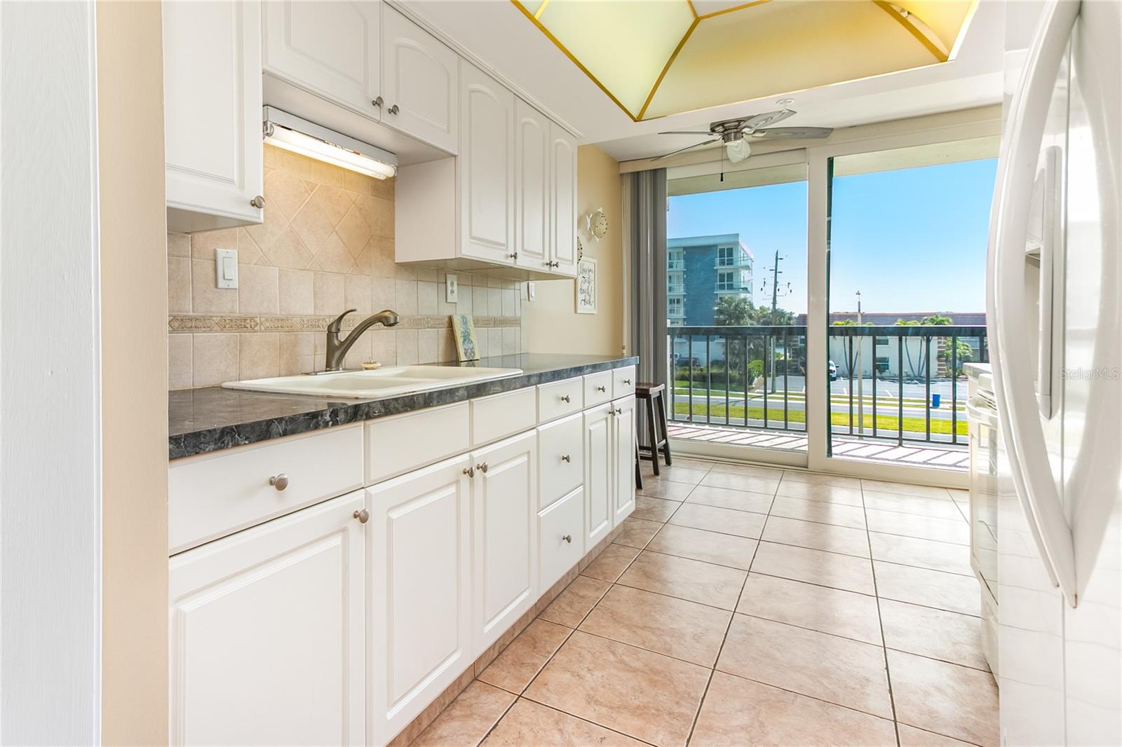 Image 15 of 72 For 400 Island Way 212