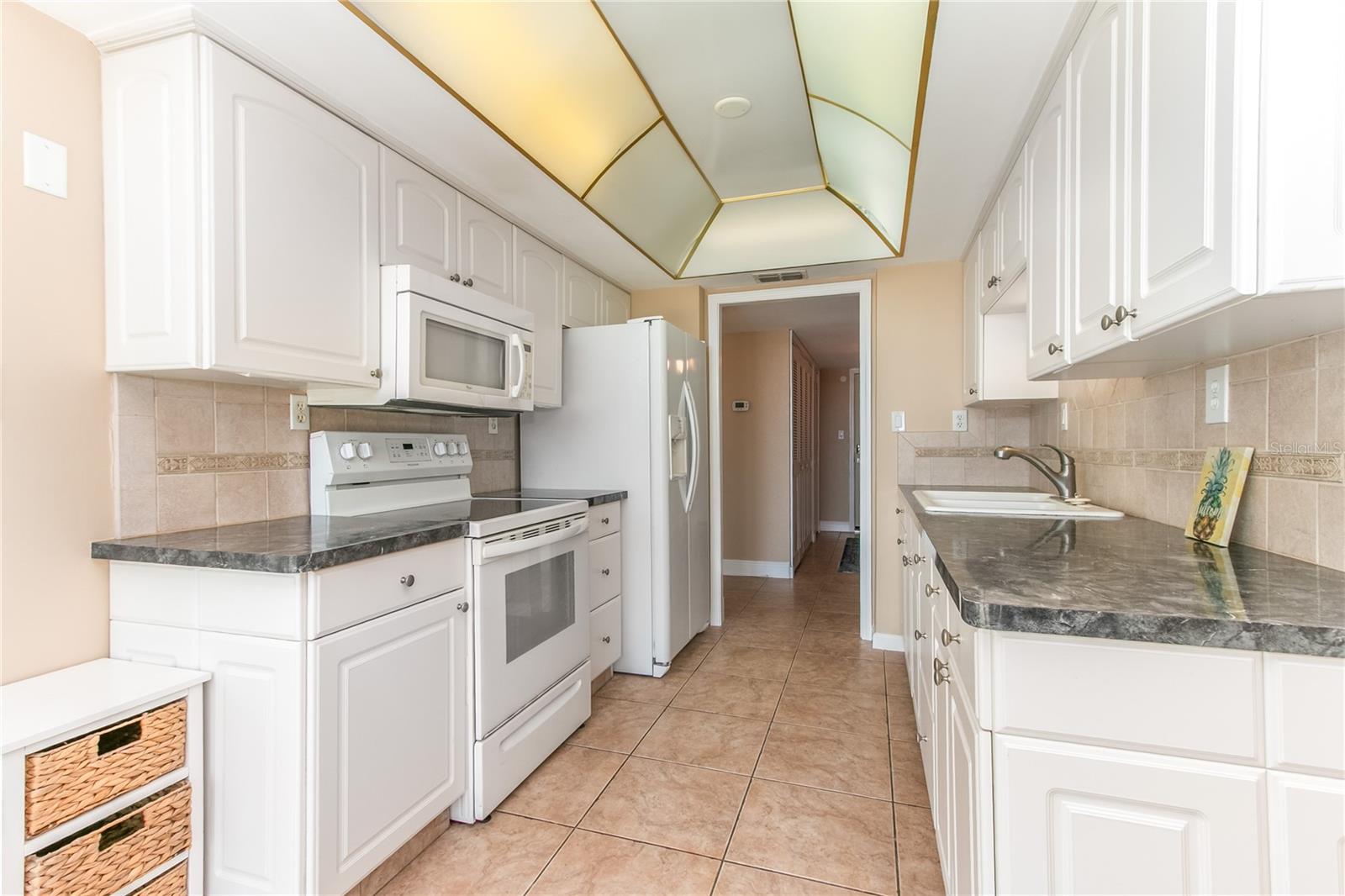 Image 16 of 72 For 400 Island Way 212