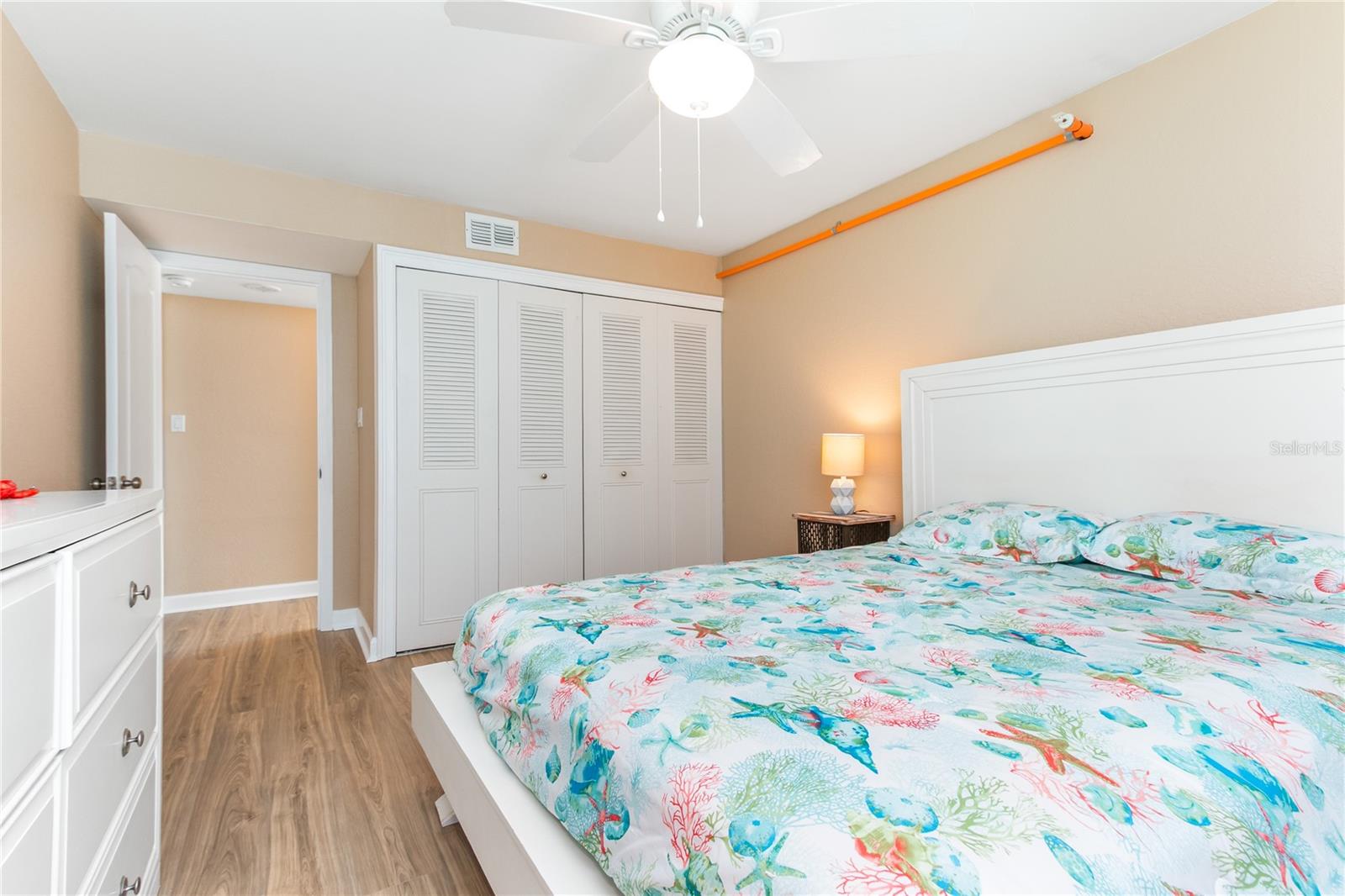 Image 19 of 72 For 400 Island Way 212
