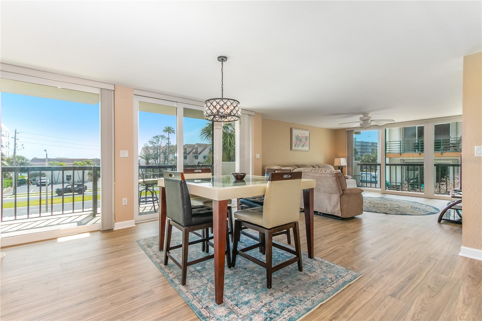 Image 6 of 72 For 400 Island Way 212