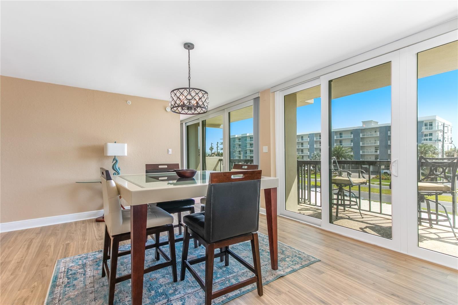 Image 7 of 72 For 400 Island Way 212