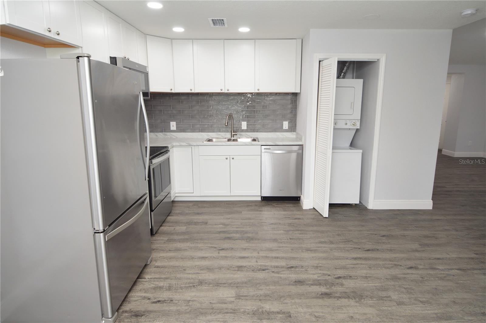 Image 9 of 100 For 8633 Fancy Finch Drive 201