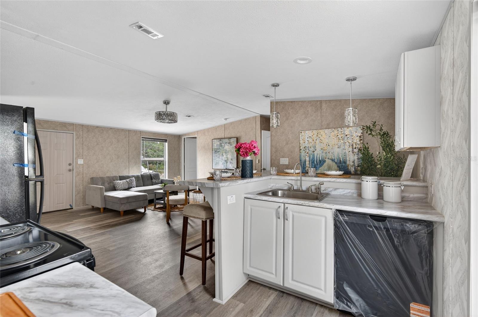 Listing photo id 10 for 3219 Welsh Street