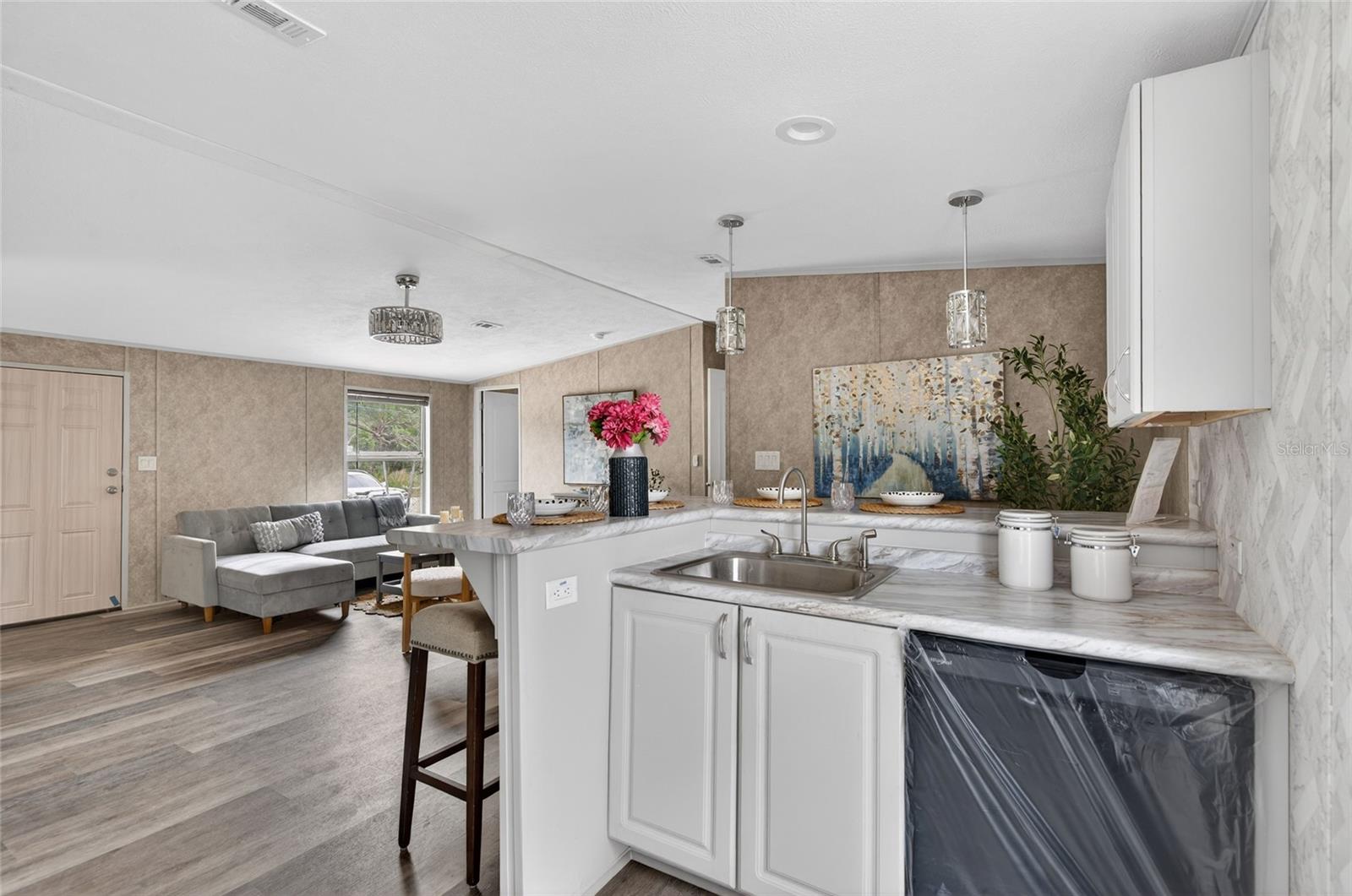 Listing photo id 12 for 3219 Welsh Street