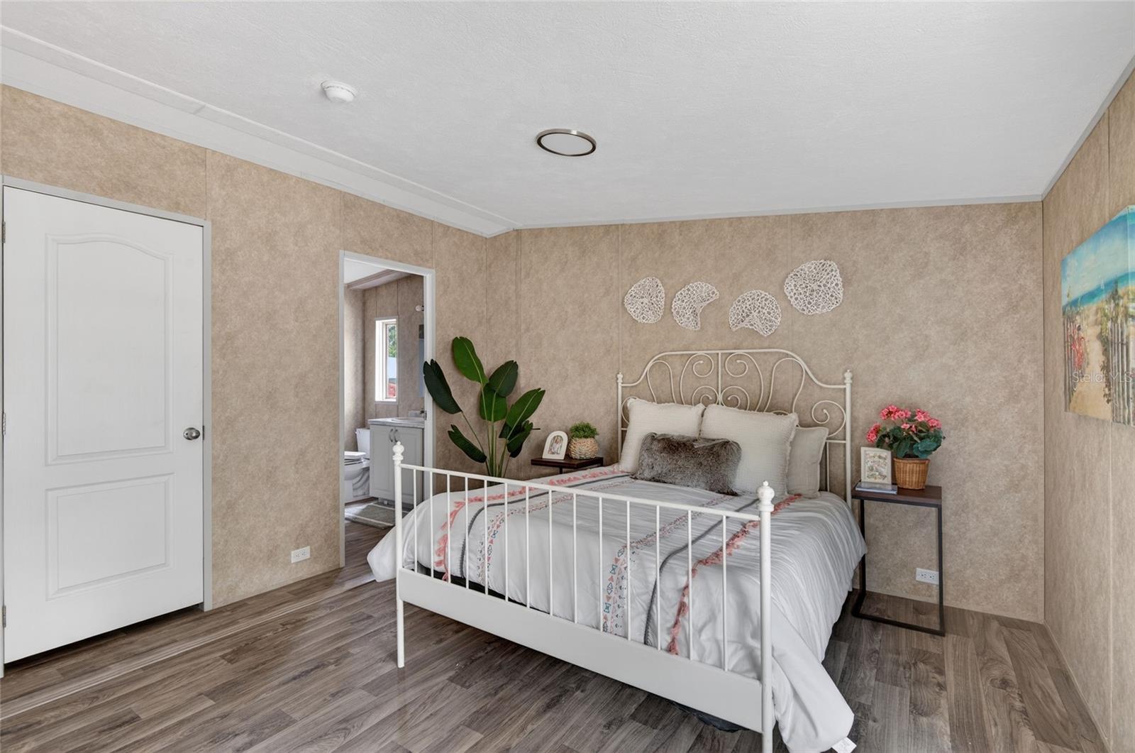 Listing photo id 13 for 3219 Welsh Street