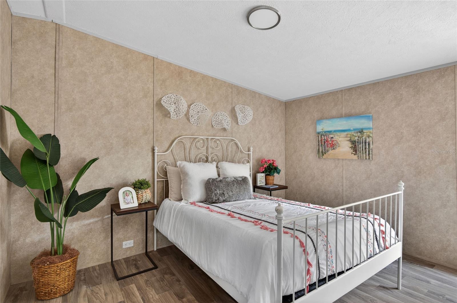 Listing photo id 14 for 3219 Welsh Street