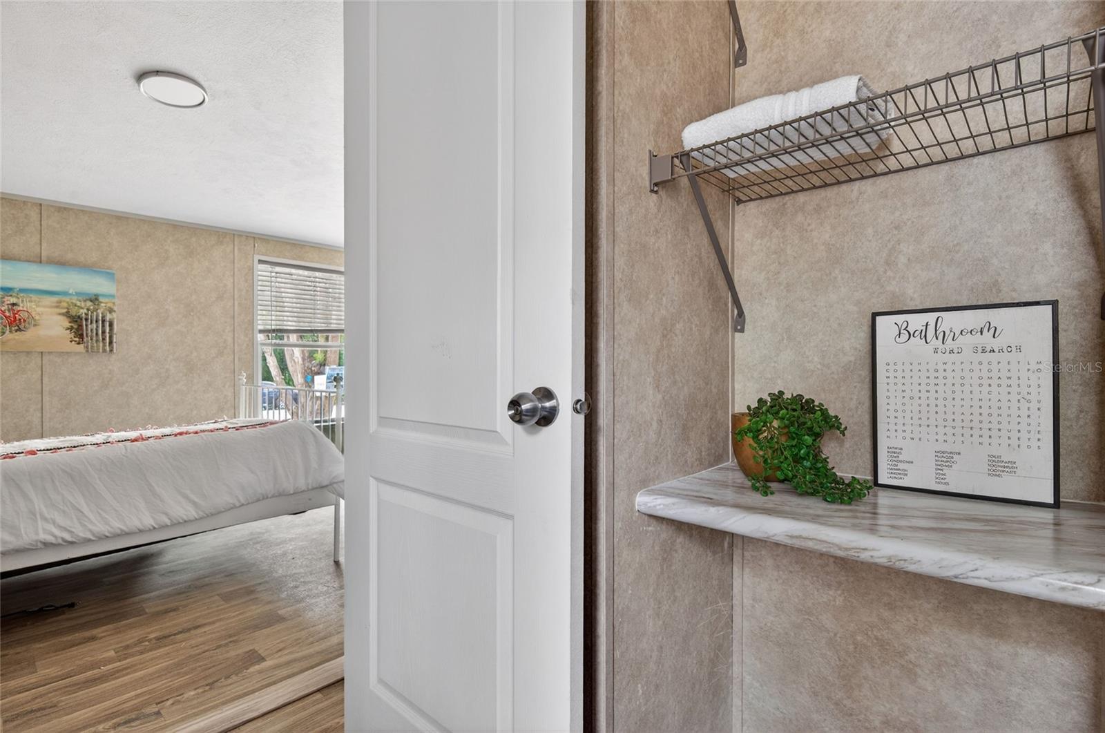 Listing photo id 15 for 3219 Welsh Street