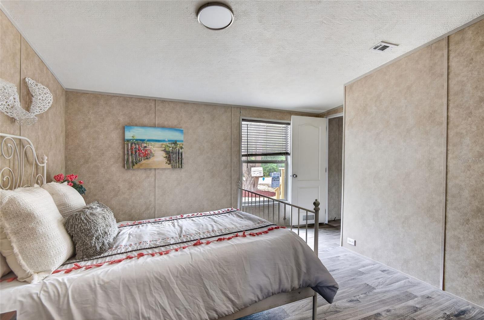 Listing photo id 16 for 3219 Welsh Street
