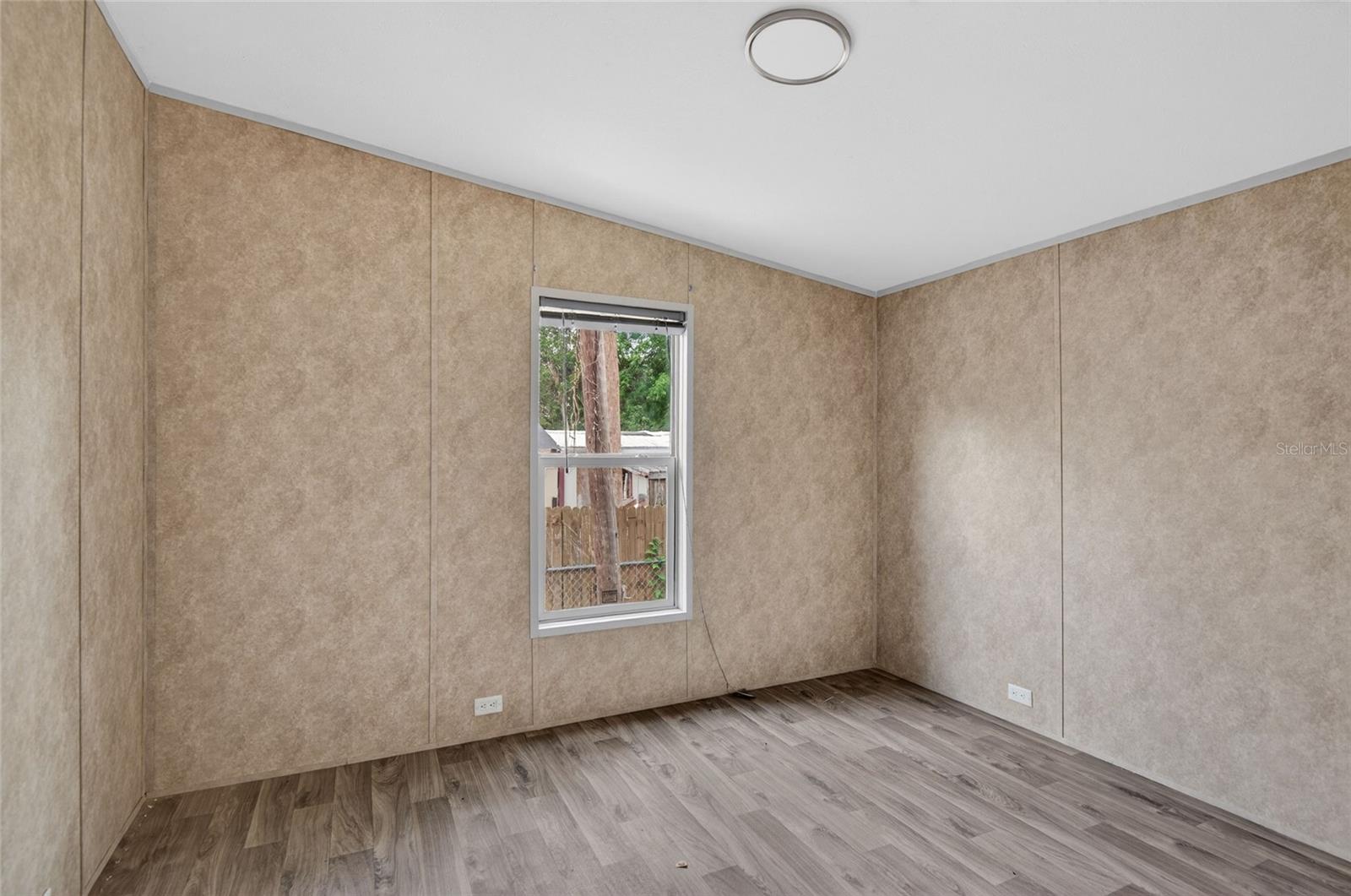 Listing photo id 19 for 3219 Welsh Street