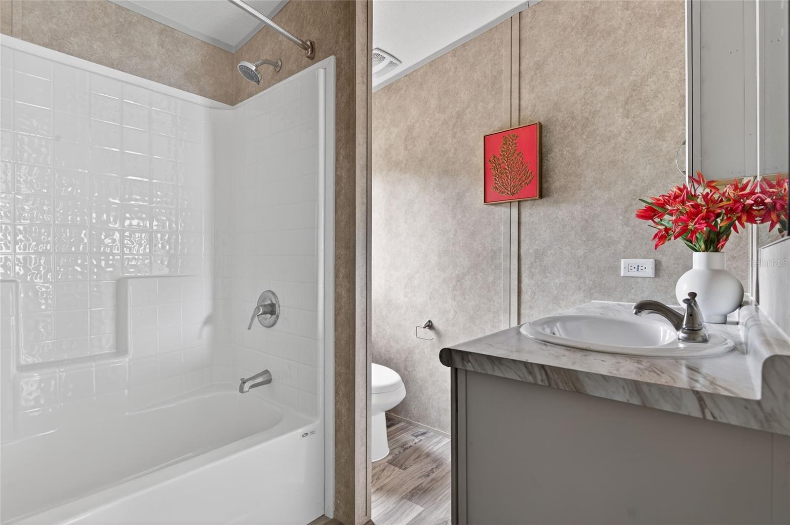 Listing photo id 20 for 3219 Welsh Street