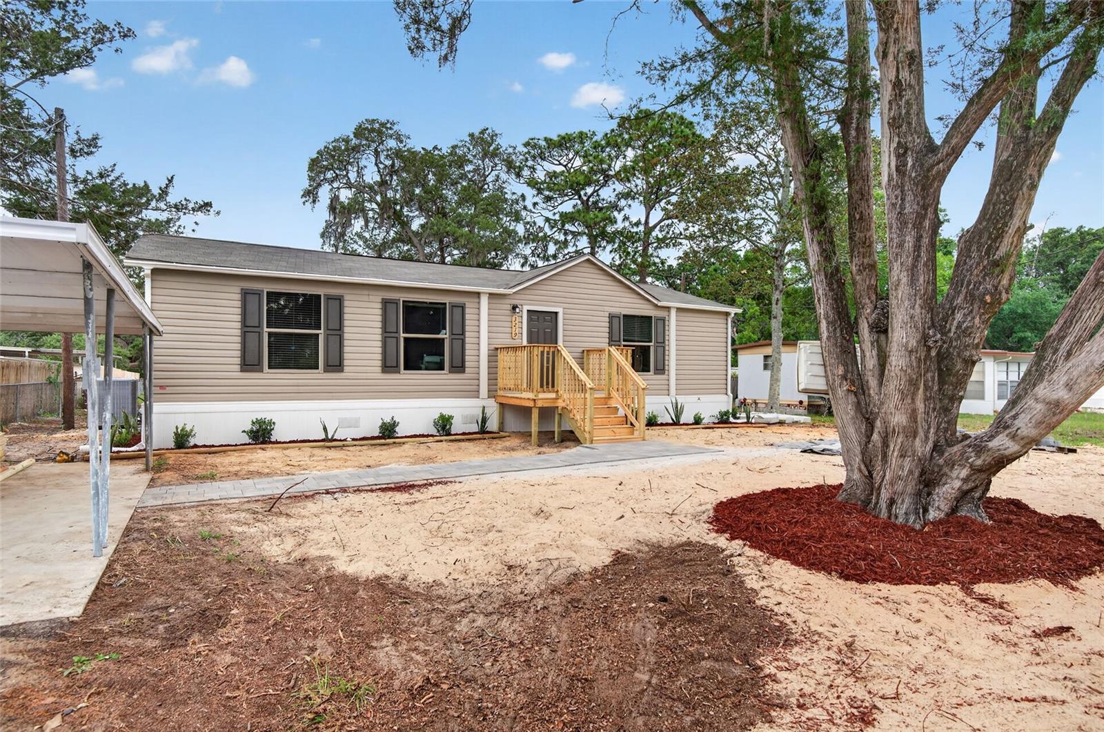 Listing photo id 1 for 3219 Welsh Street
