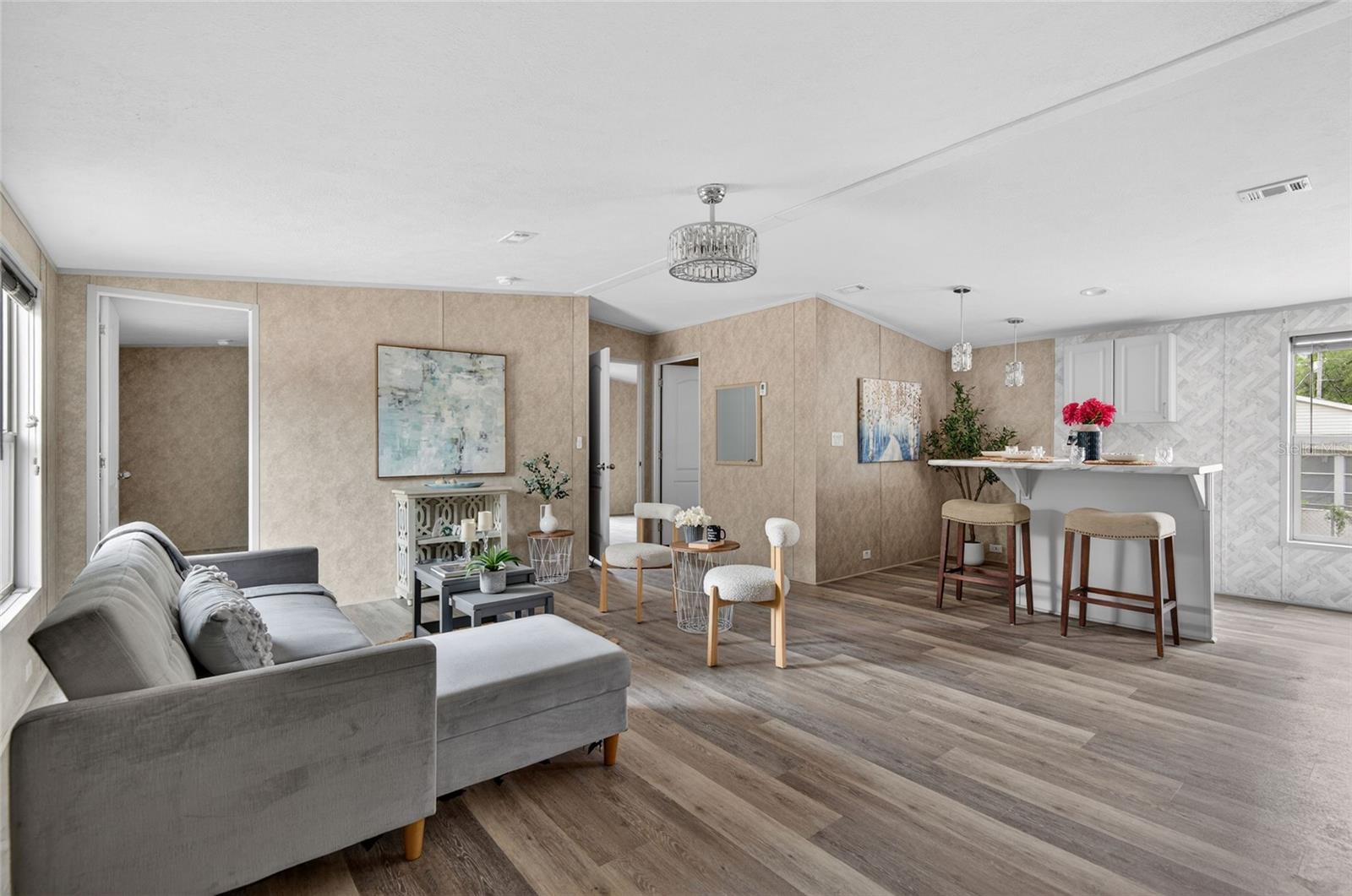 Listing photo id 2 for 3219 Welsh Street