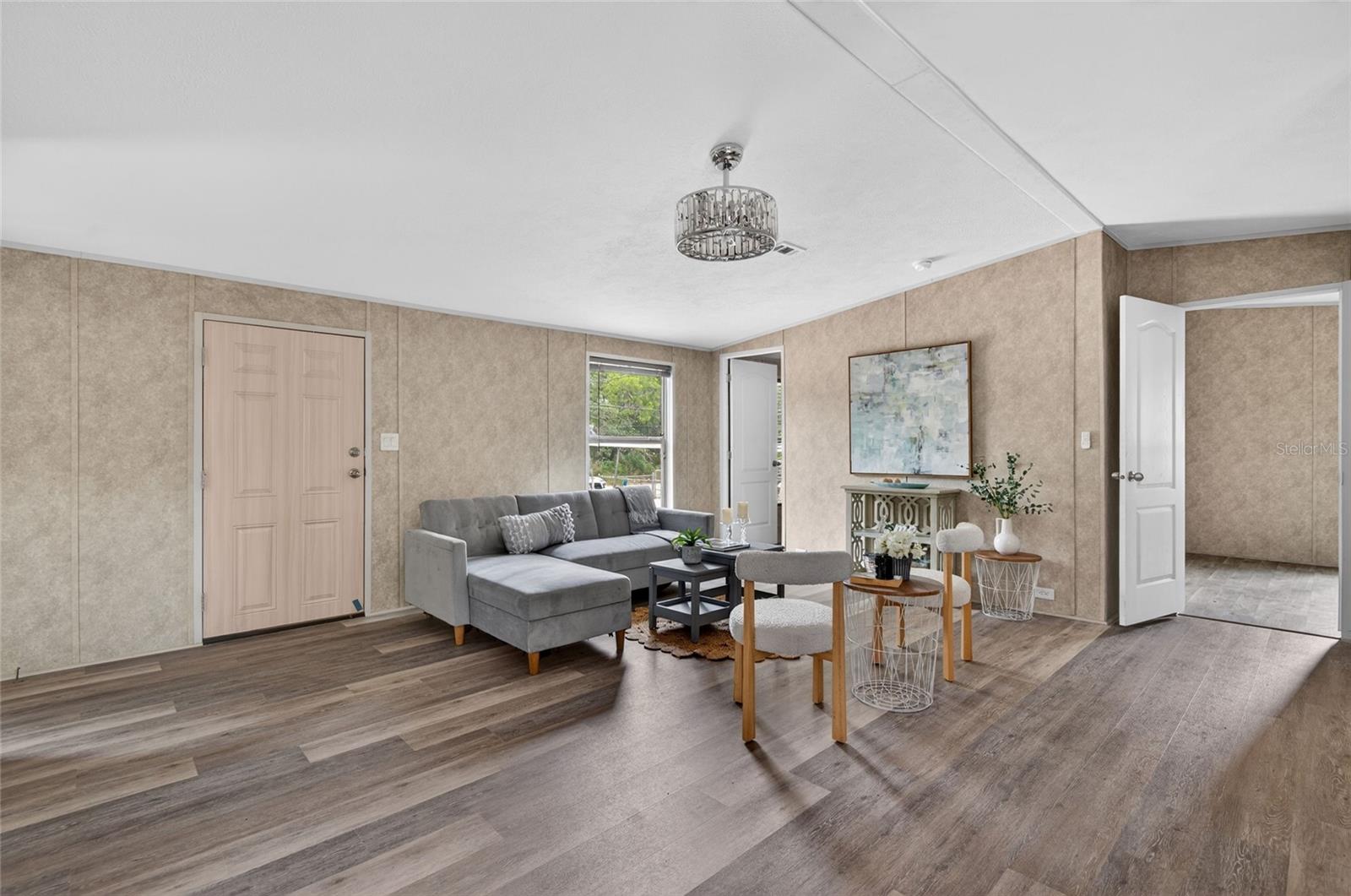 Listing photo id 3 for 3219 Welsh Street