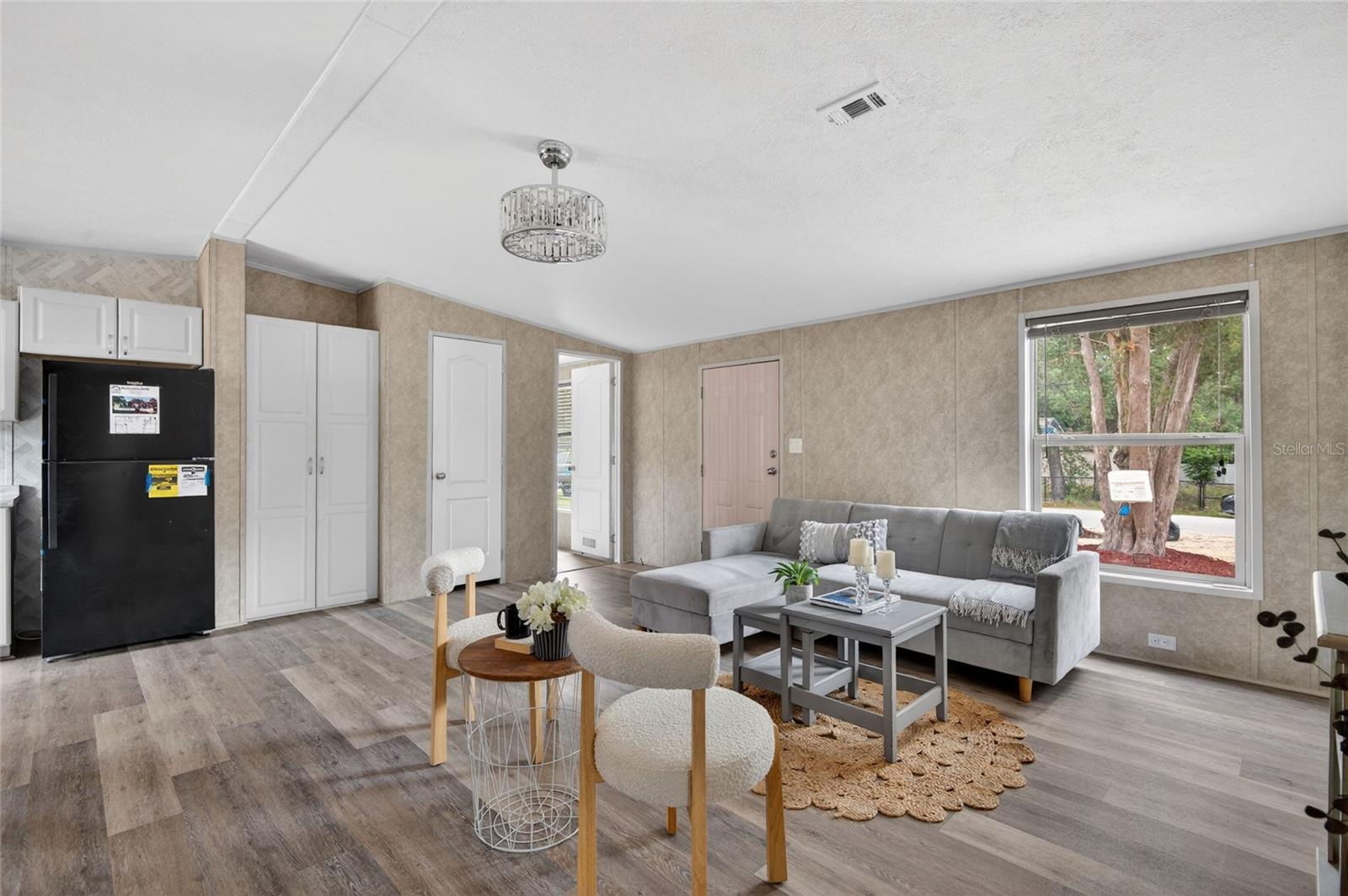 Listing photo id 4 for 3219 Welsh Street
