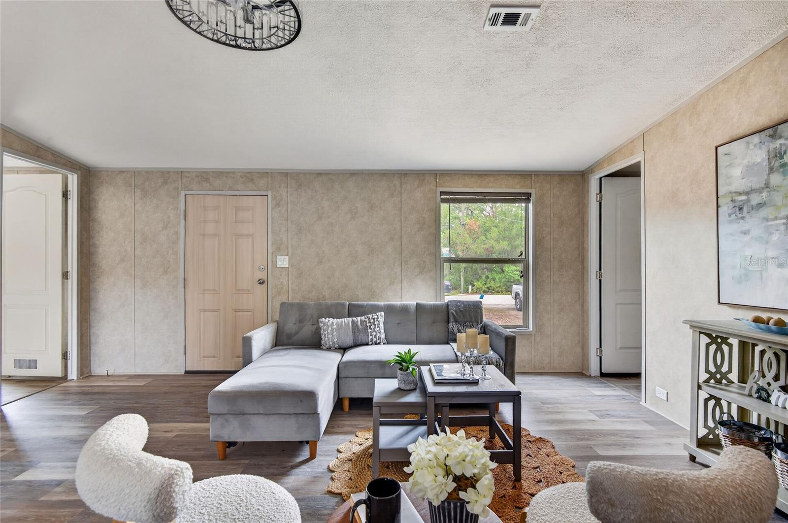 Listing photo id 6 for 3219 Welsh Street