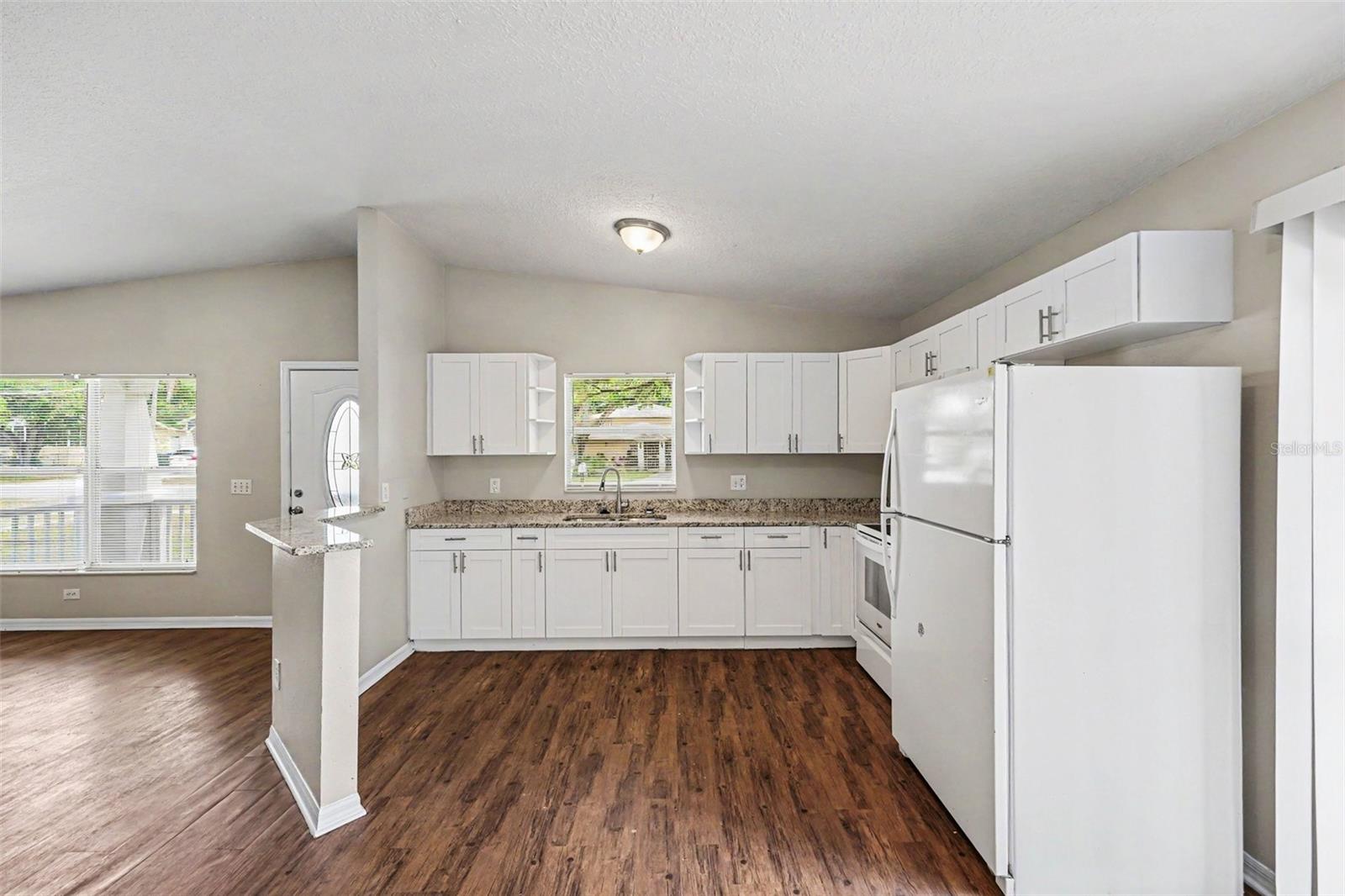 Image 11 of 26 For 1602 North Bay Street