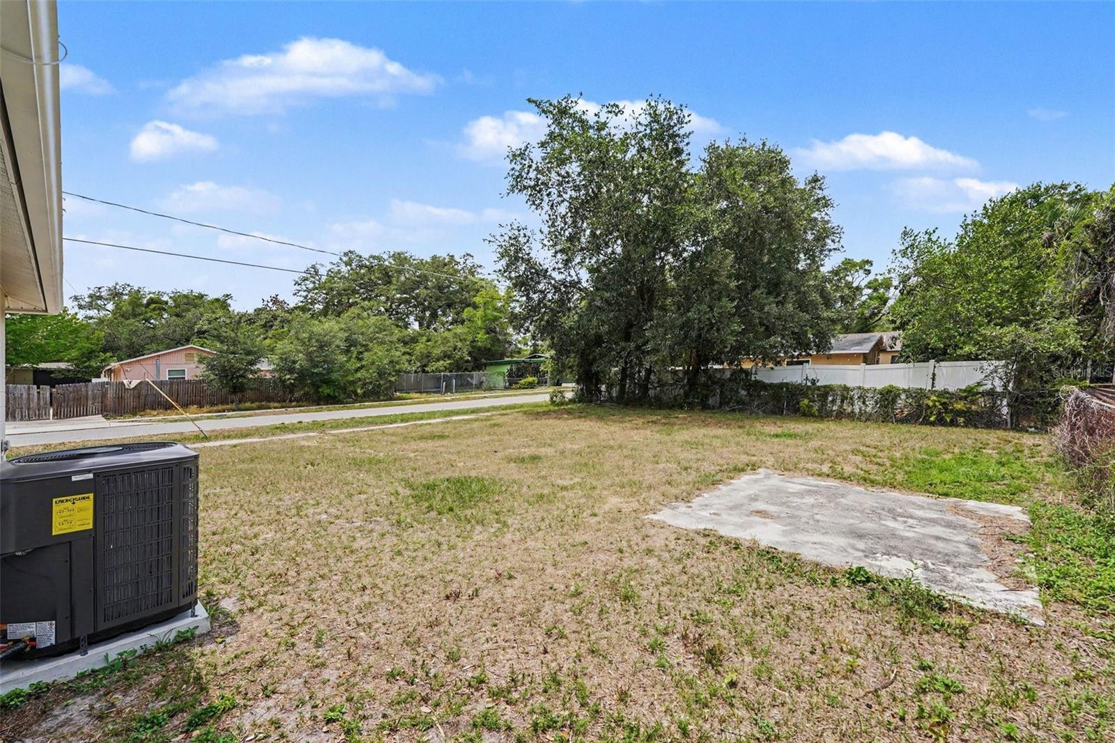 Image 22 of 26 For 1602 North Bay Street