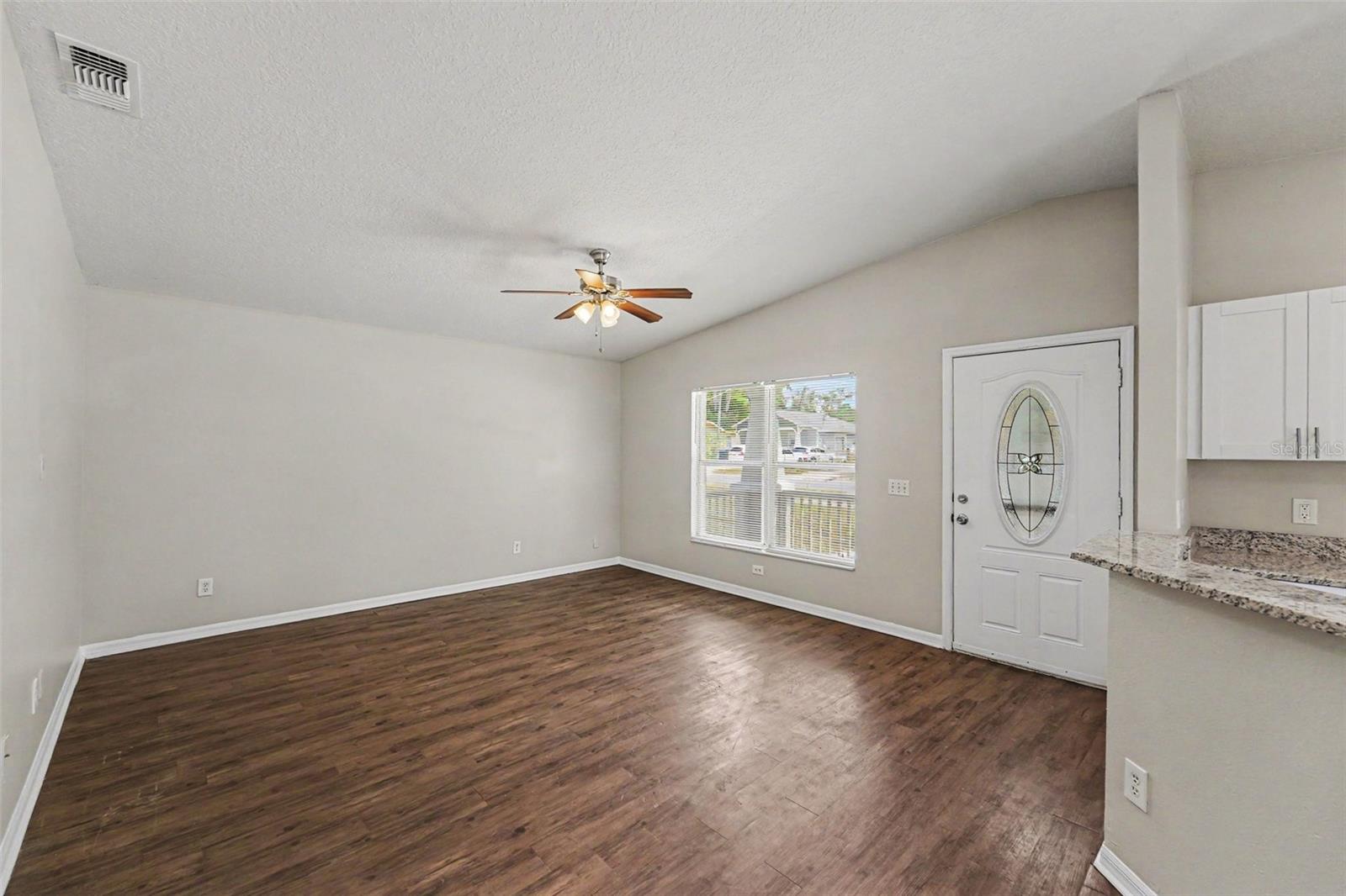 Image 5 of 26 For 1602 North Bay Street