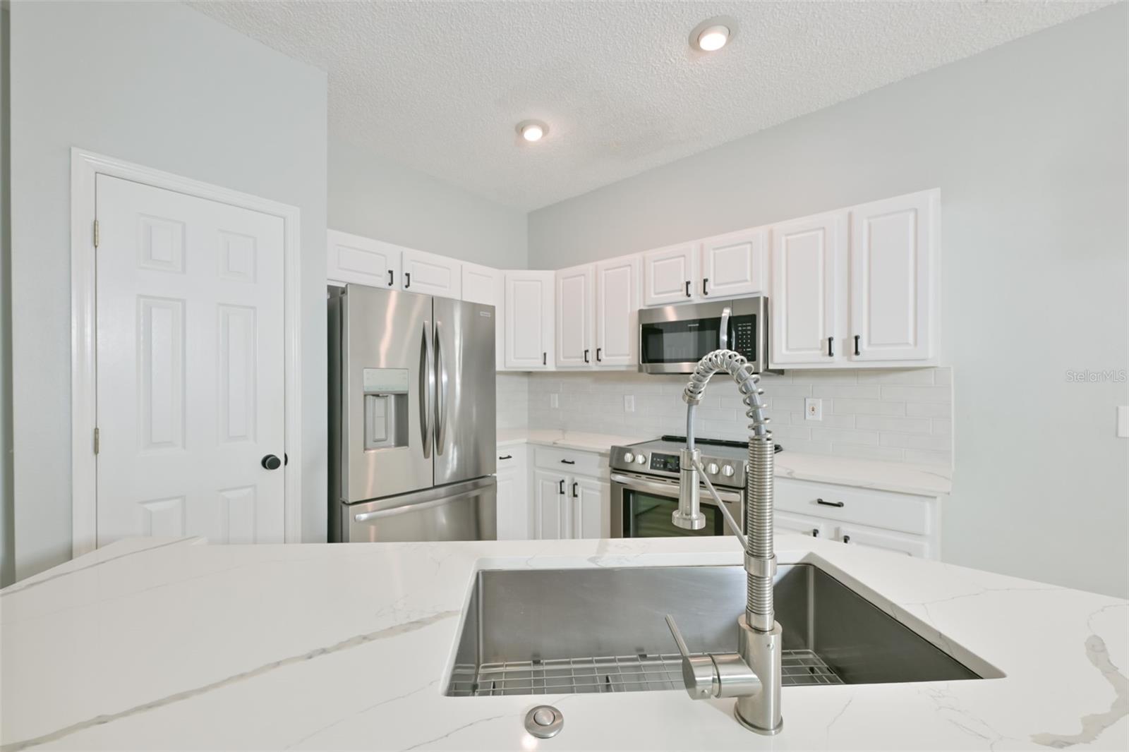 Image 13 of 42 For 671 Vallance Way Ne