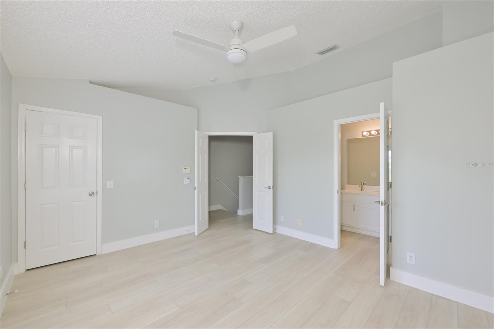 Image 19 of 42 For 671 Vallance Way Ne