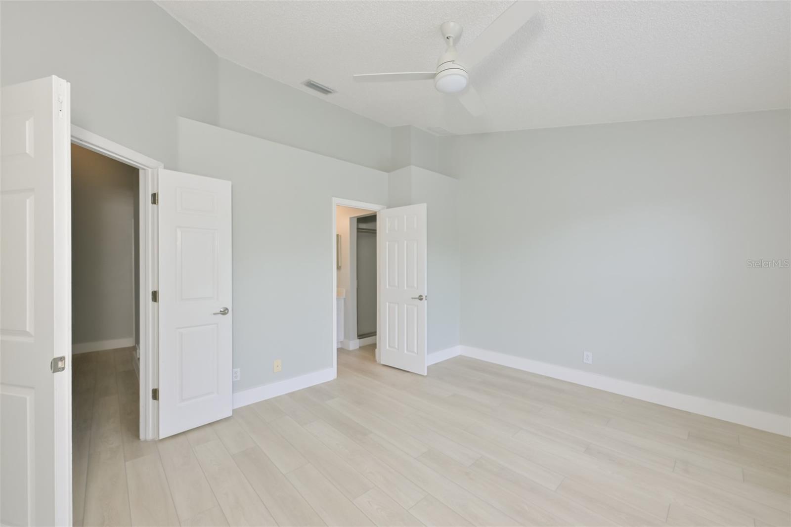 Image 20 of 42 For 671 Vallance Way Ne