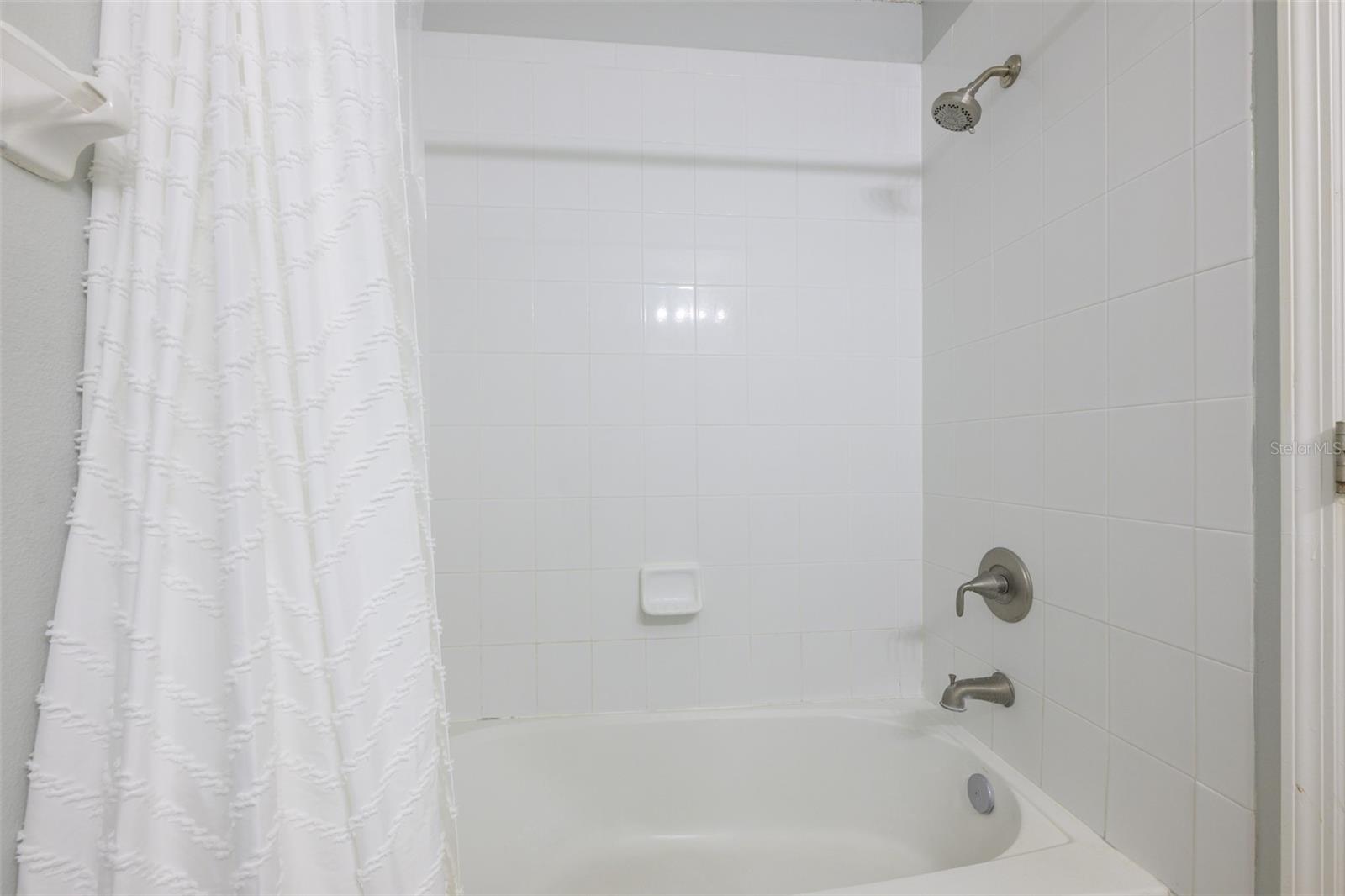 Image 24 of 42 For 671 Vallance Way Ne