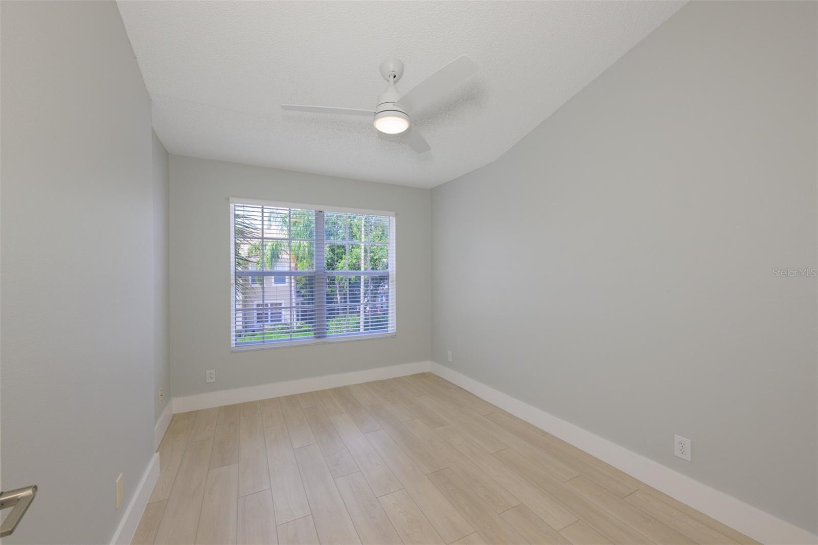 Image 26 of 42 For 671 Vallance Way Ne