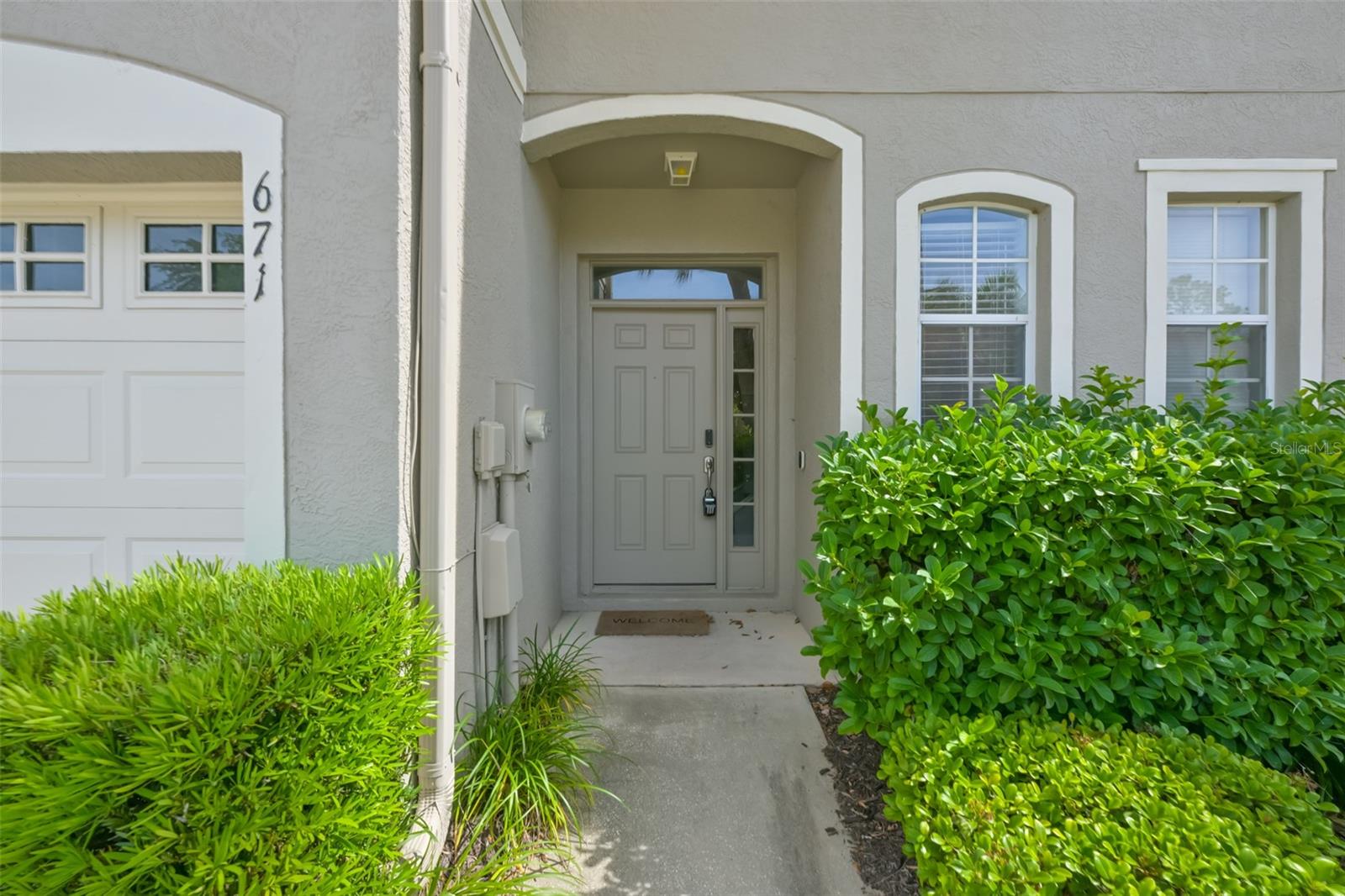 Image 3 of 42 For 671 Vallance Way Ne