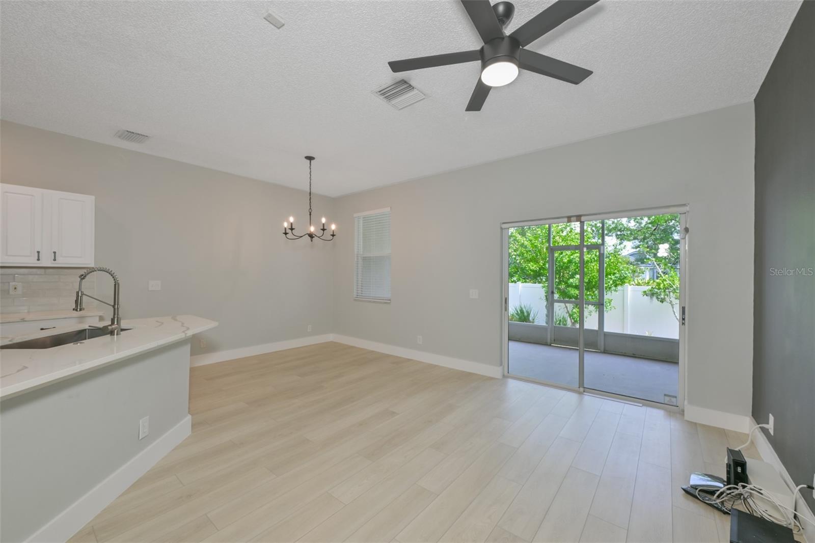 Image 8 of 42 For 671 Vallance Way Ne