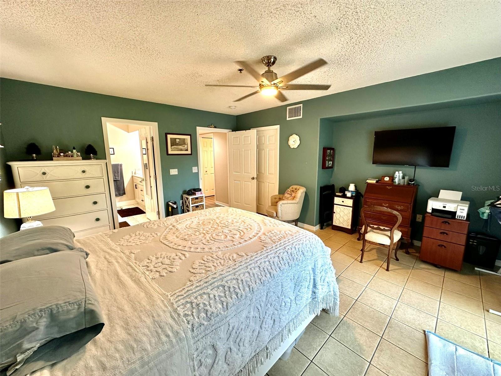 Image 17 of 46 For 2020 Shangrila Drive 219