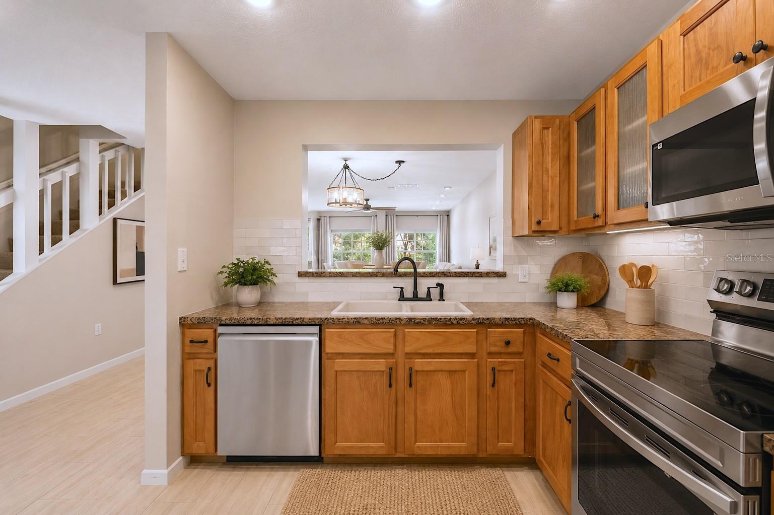 Image 12 of 49 For 641 Maple Oak. Circle 101