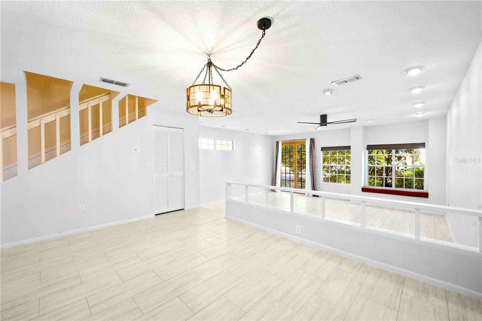 Image 33 of 49 For 641 Maple Oak. Circle 101