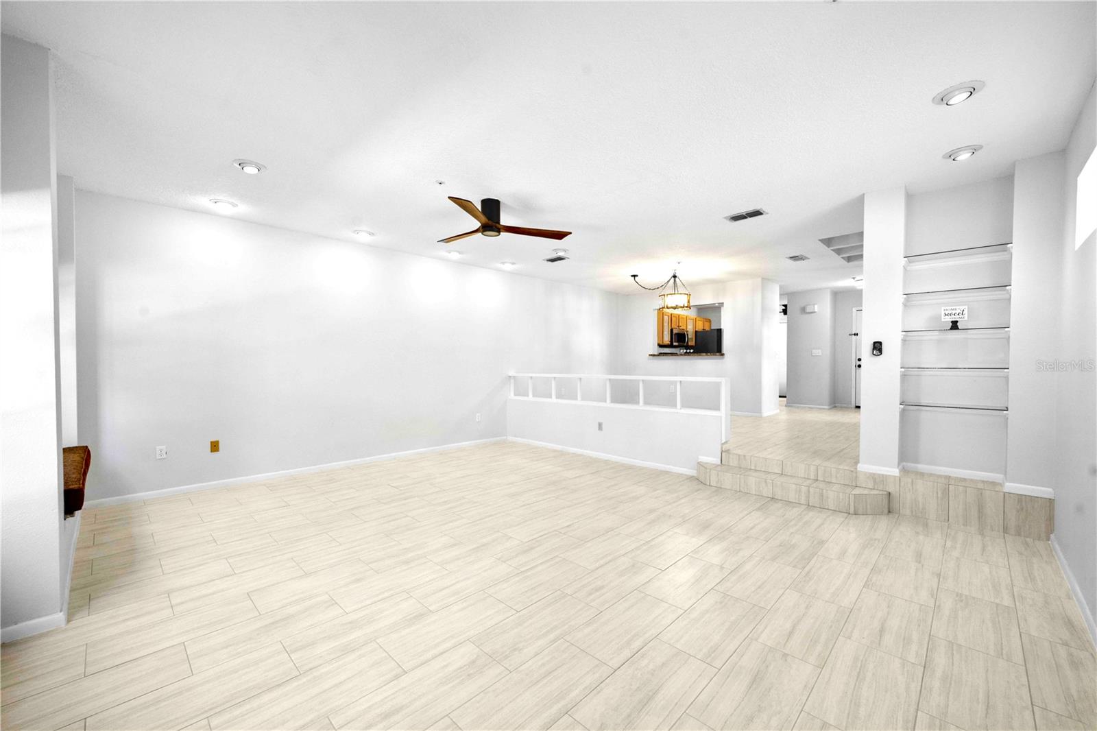 Image 36 of 49 For 641 Maple Oak. Circle 101