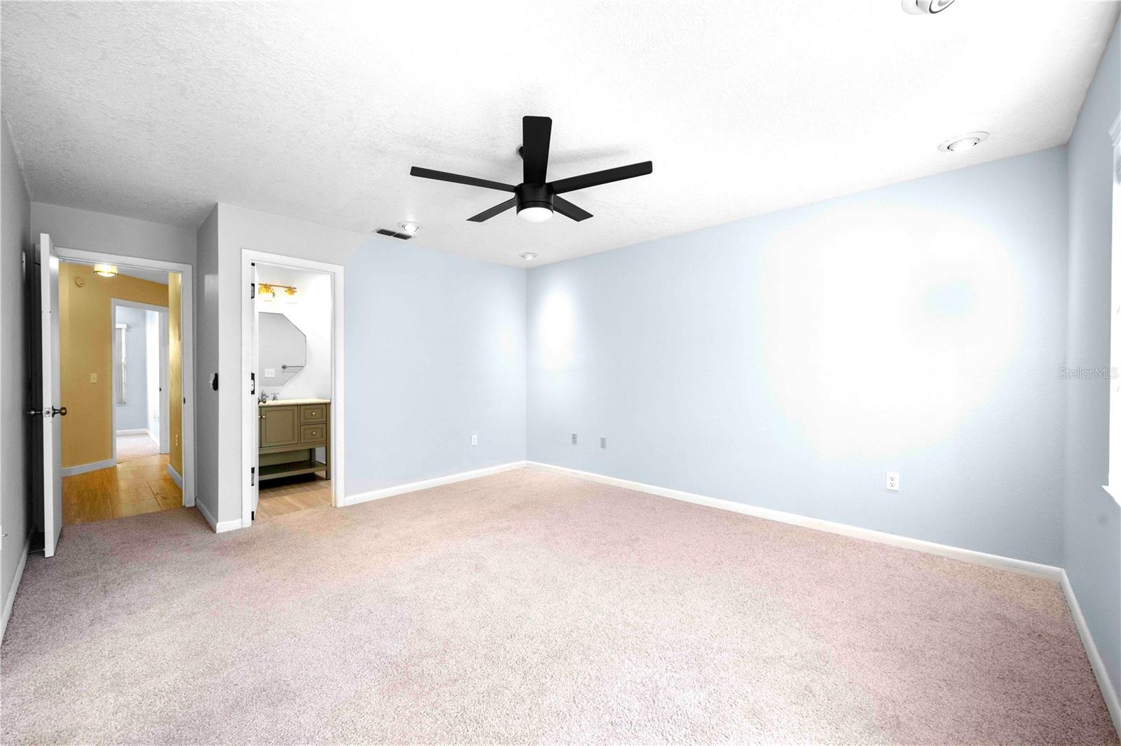 Image 46 of 49 For 641 Maple Oak. Circle 101
