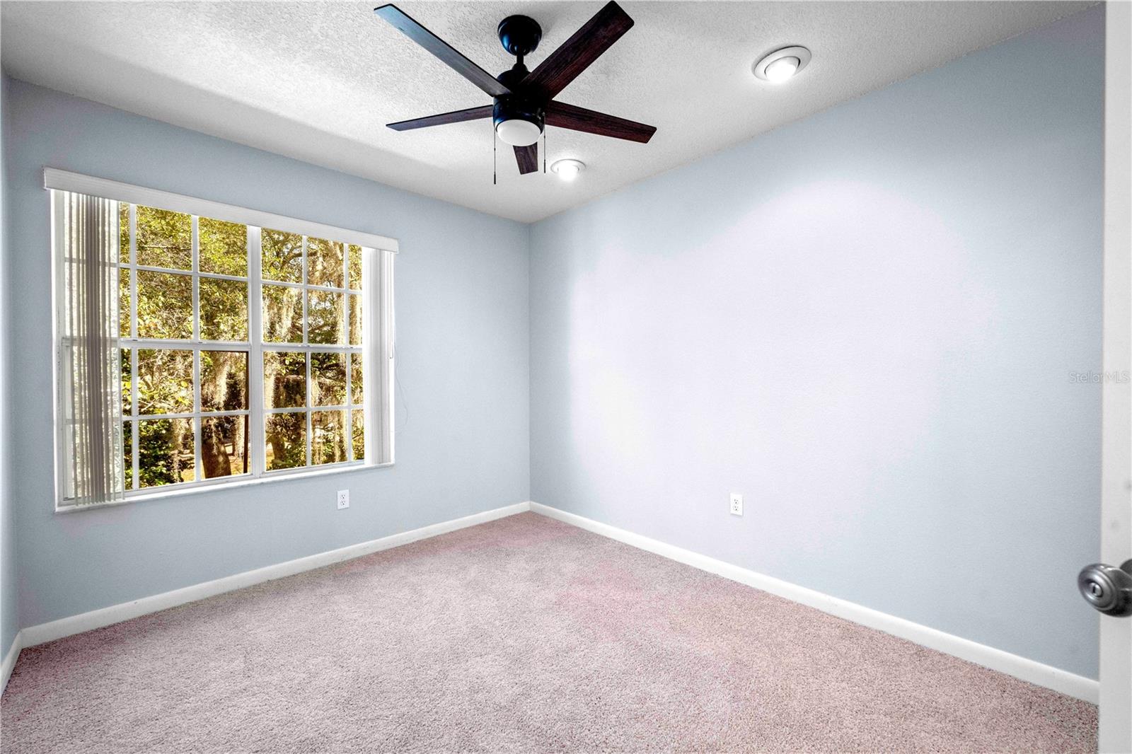 Image 48 of 49 For 641 Maple Oak. Circle 101