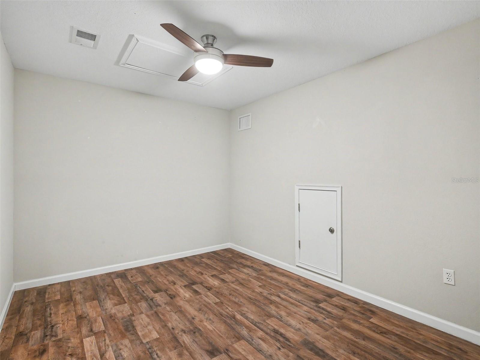 Image 16 of 39 For 11733 Meadowgate Place