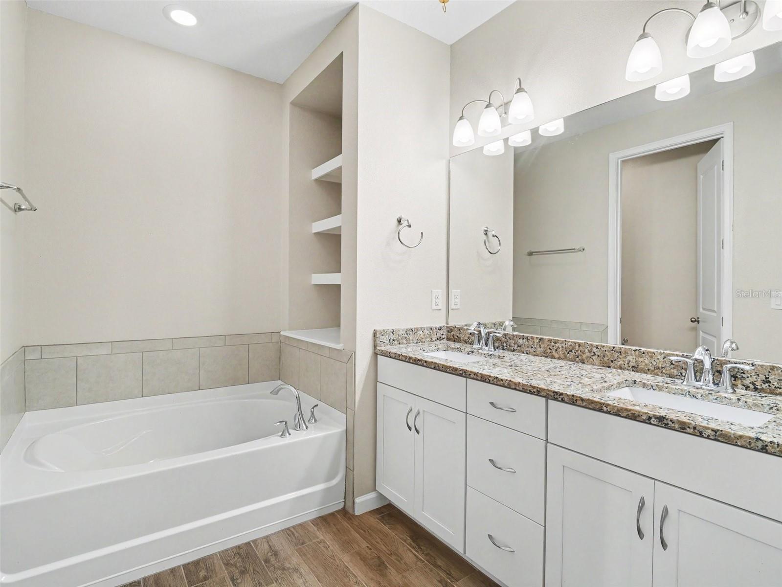 Image 24 of 39 For 11733 Meadowgate Place