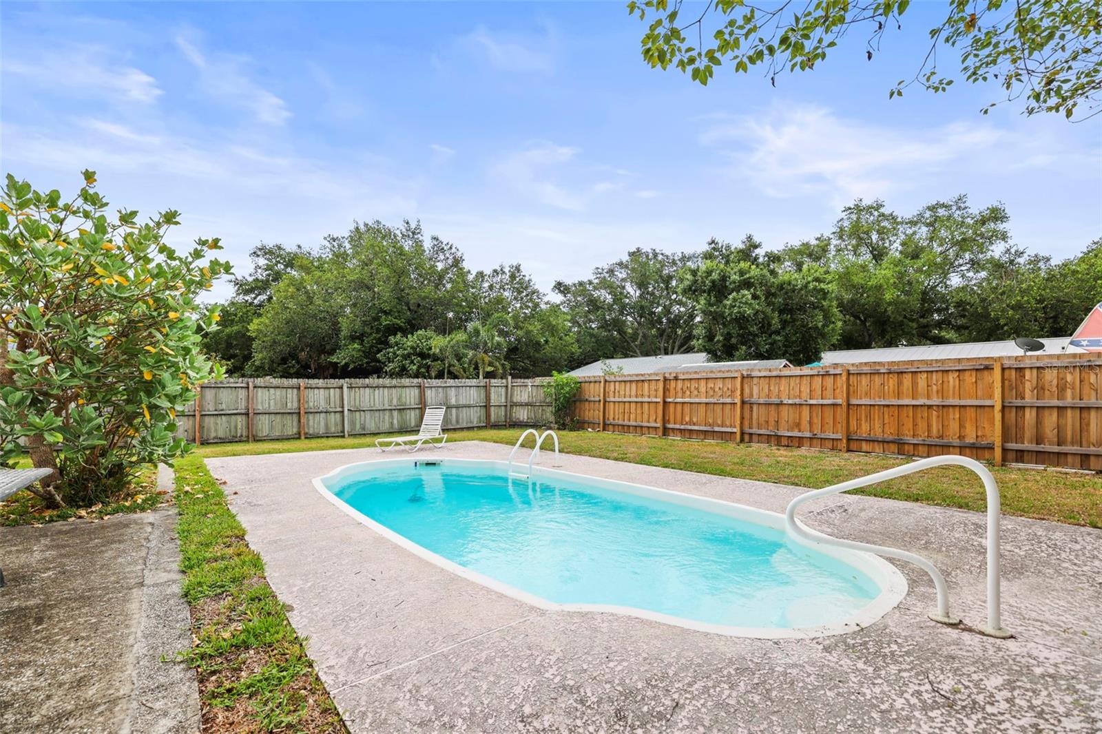 Image 2 of 41 For 1613 Greenwood Drive
