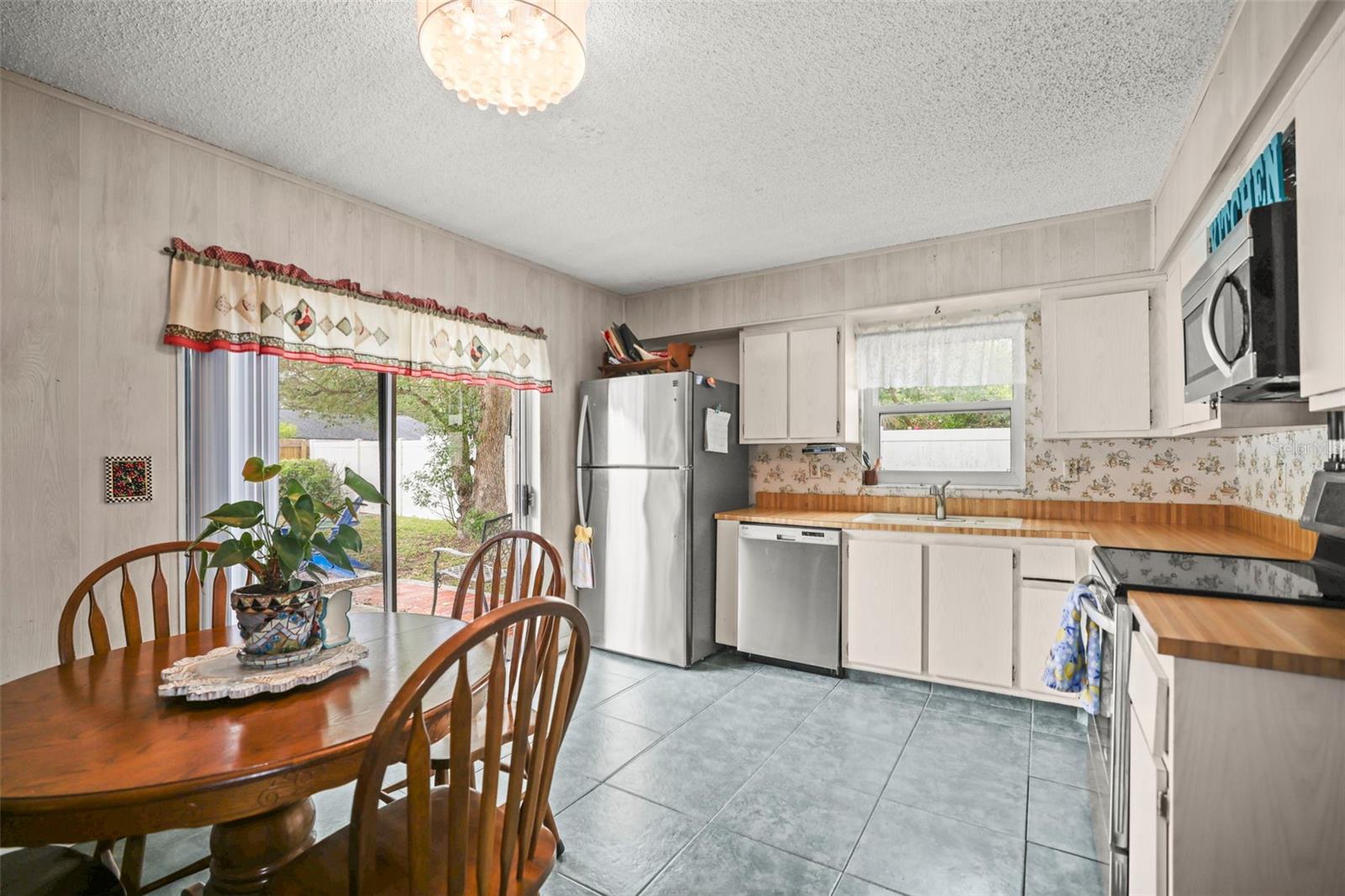 Image 3 of 41 For 1613 Greenwood Drive