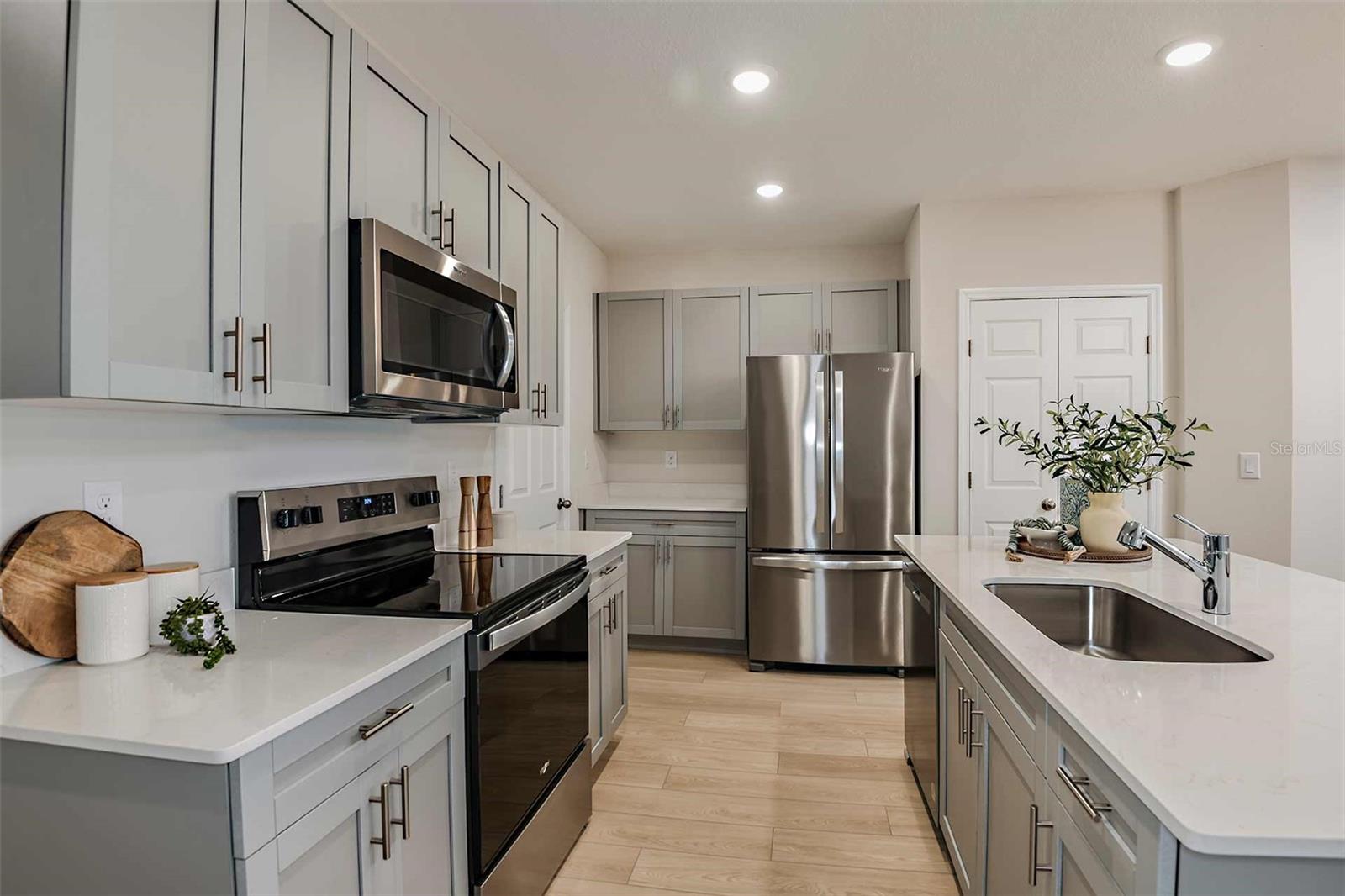 Image 11 of 27 For 4214 Hillock Boulevard