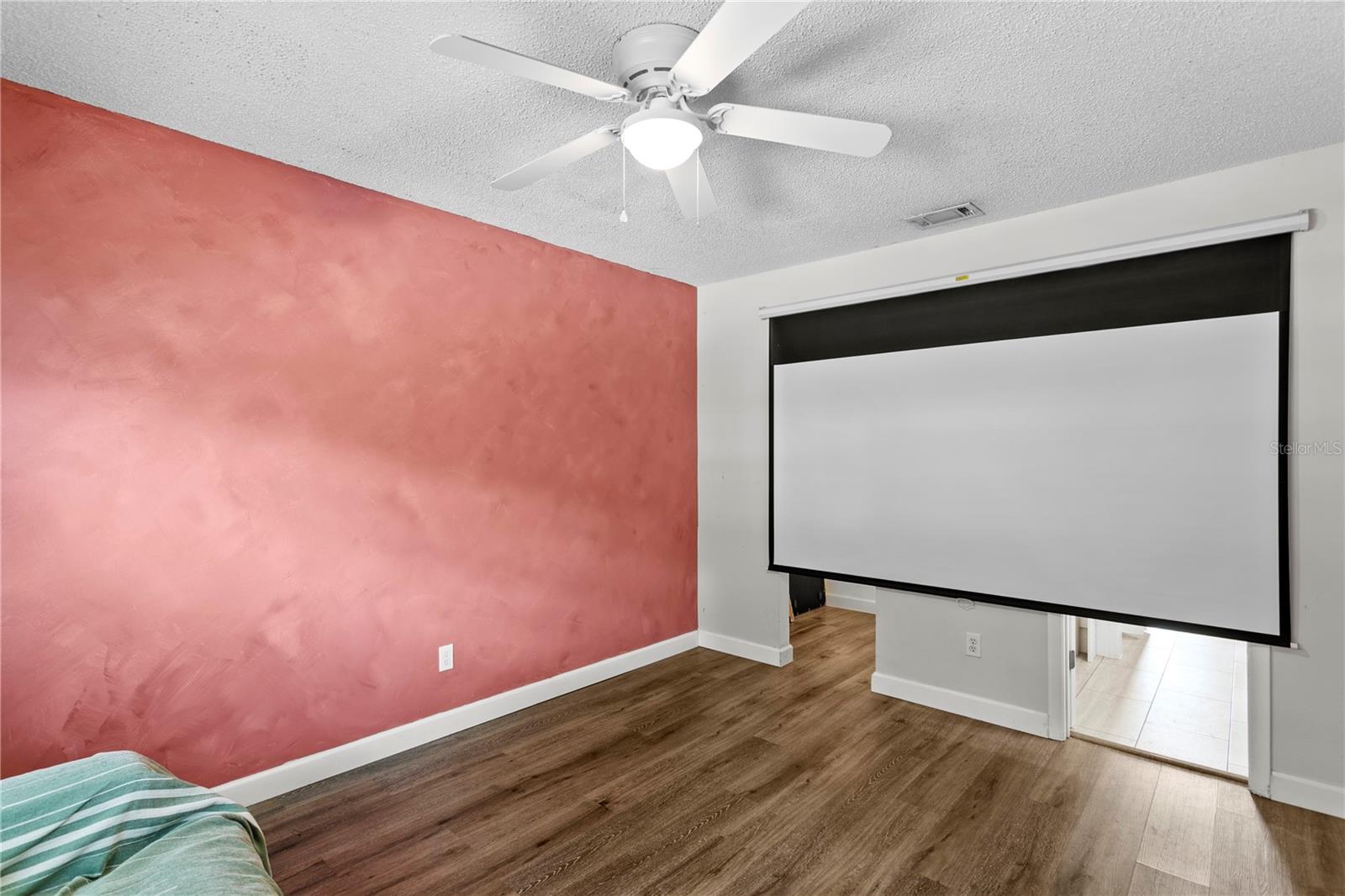 Image 23 of 32 For 4506 Oak Drive S92