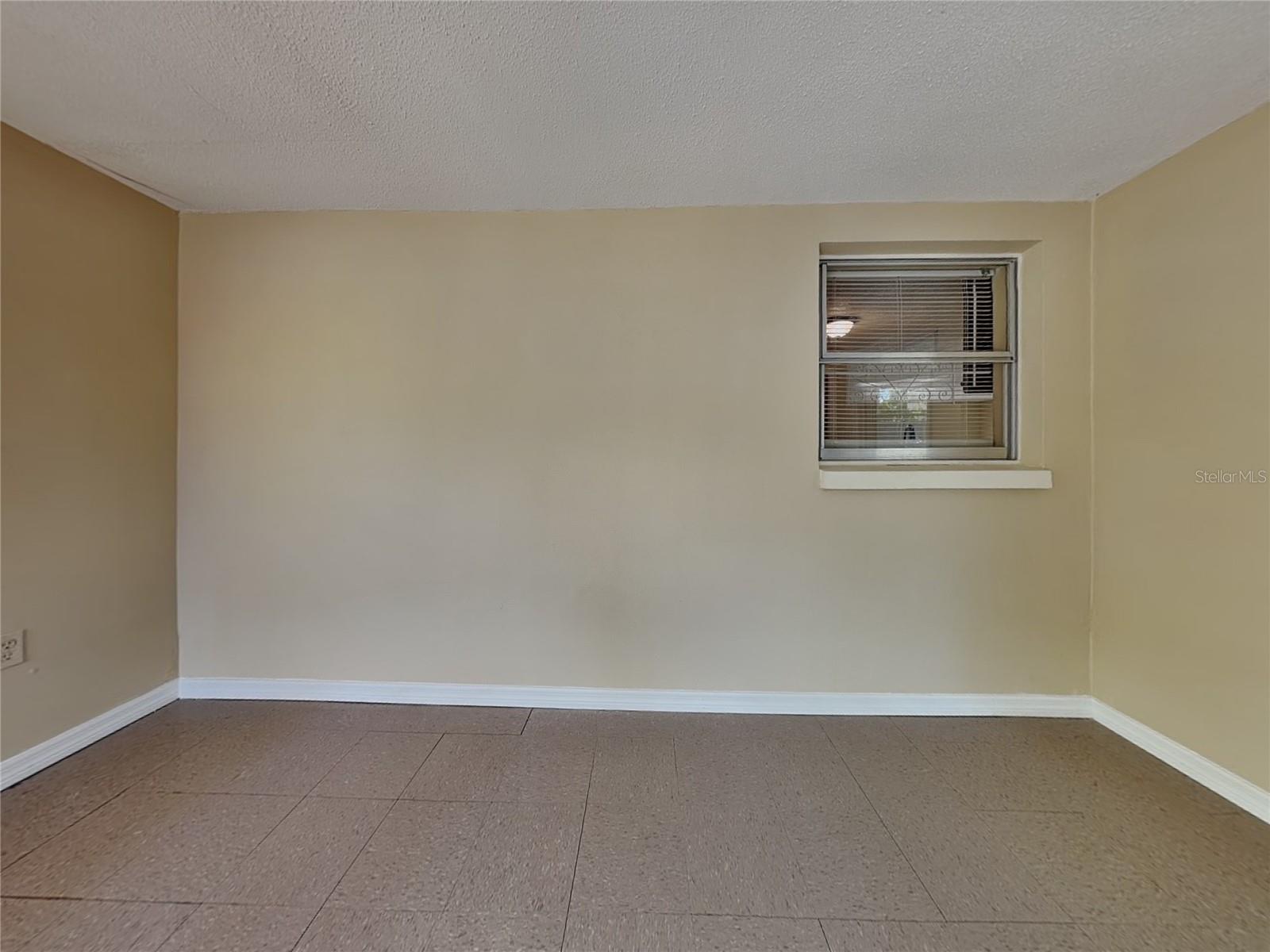 Image 15 of 17 For 10632 Laburnum Drive