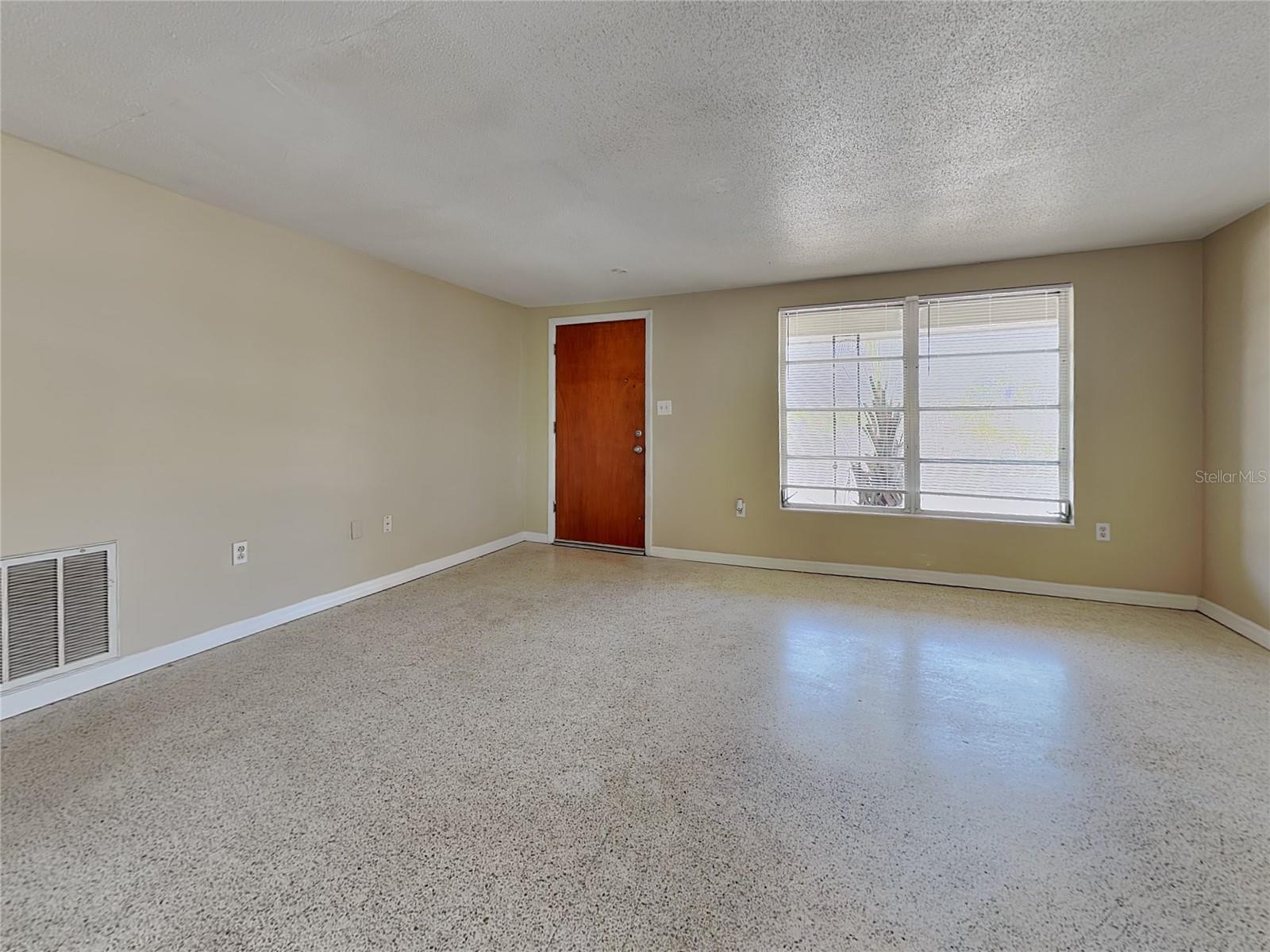 Image 3 of 17 For 10632 Laburnum Drive