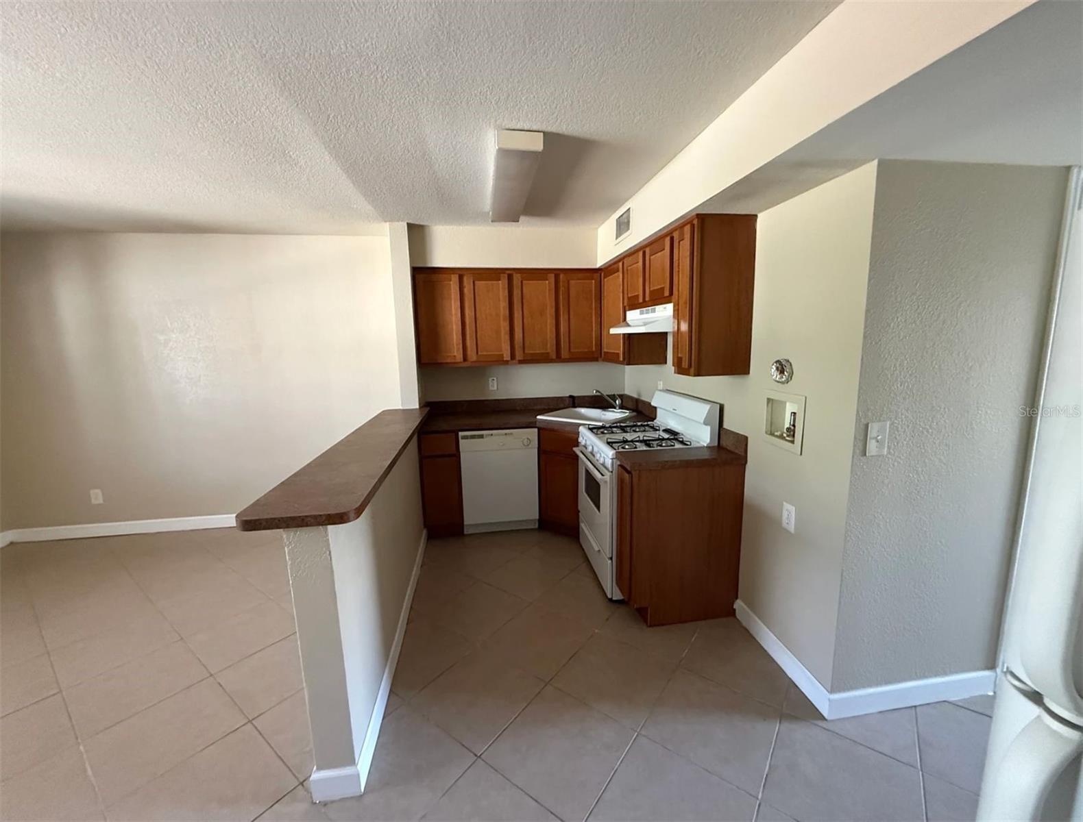 Image 4 of 8 For 117 Evergreen Avenue 102