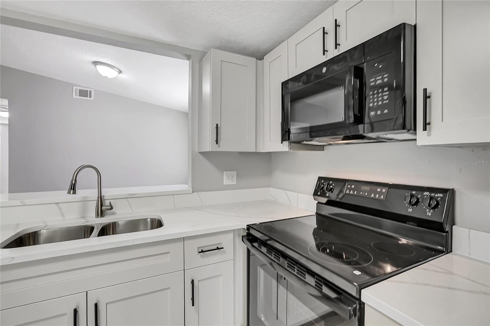Image 13 of 38 For 10215 Cutten Green Court