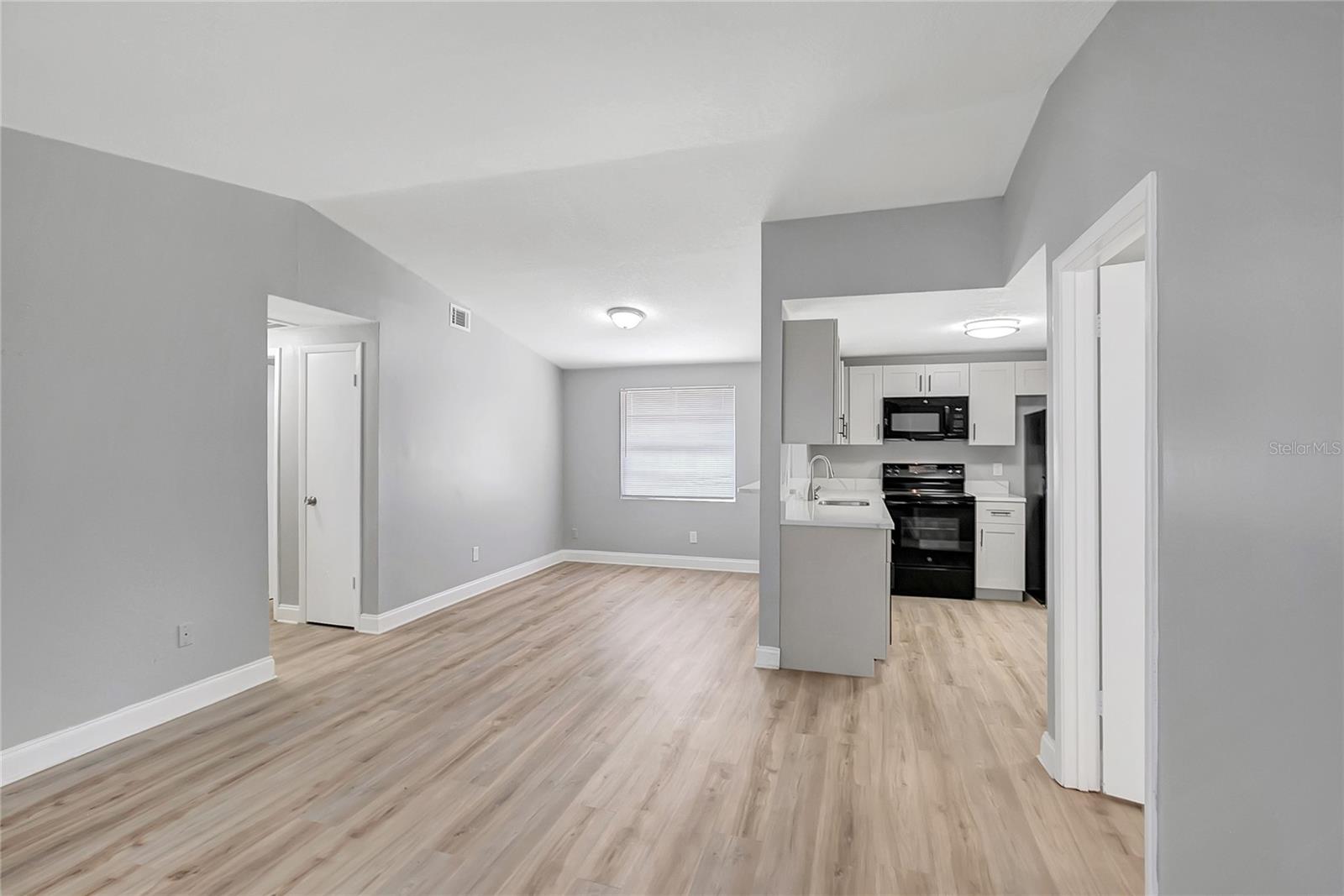 Image 7 of 38 For 10215 Cutten Green Court