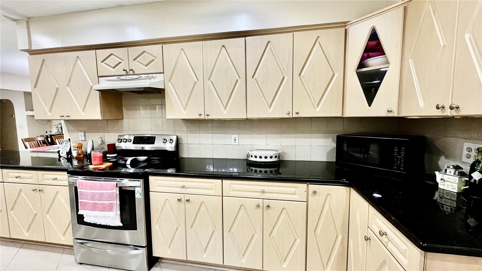 Image 11 of 25 For 14216 Briarthorn Drive