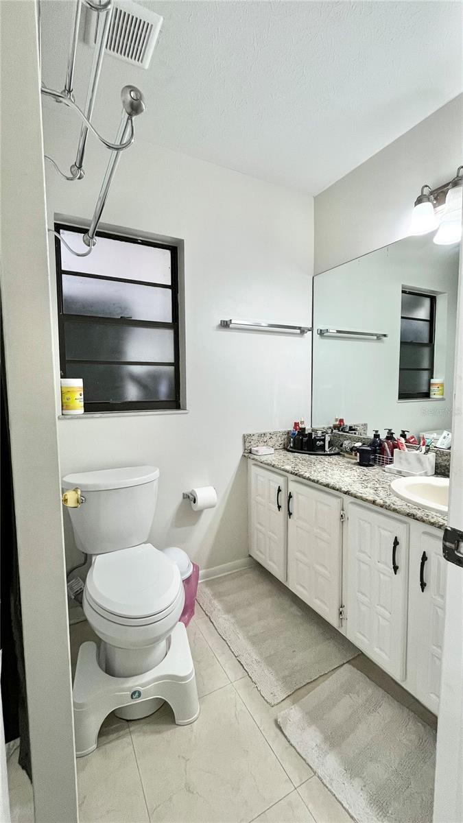 Image 20 of 25 For 14216 Briarthorn Drive