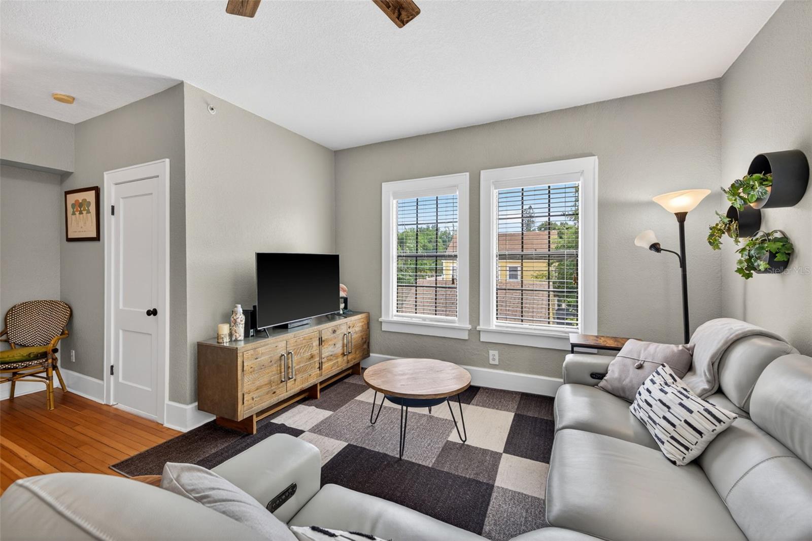 Image 6 of 34 For 210 22nd Avenue Ne 12