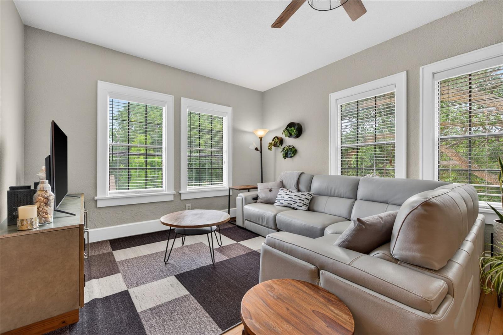Image 7 of 34 For 210 22nd Avenue Ne 12